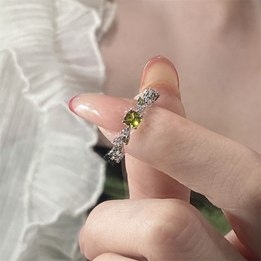 Wholesale Copper Electroplated Olive Green Zircon Ring French Retro Geometric Design Fashion Jewelry for Women