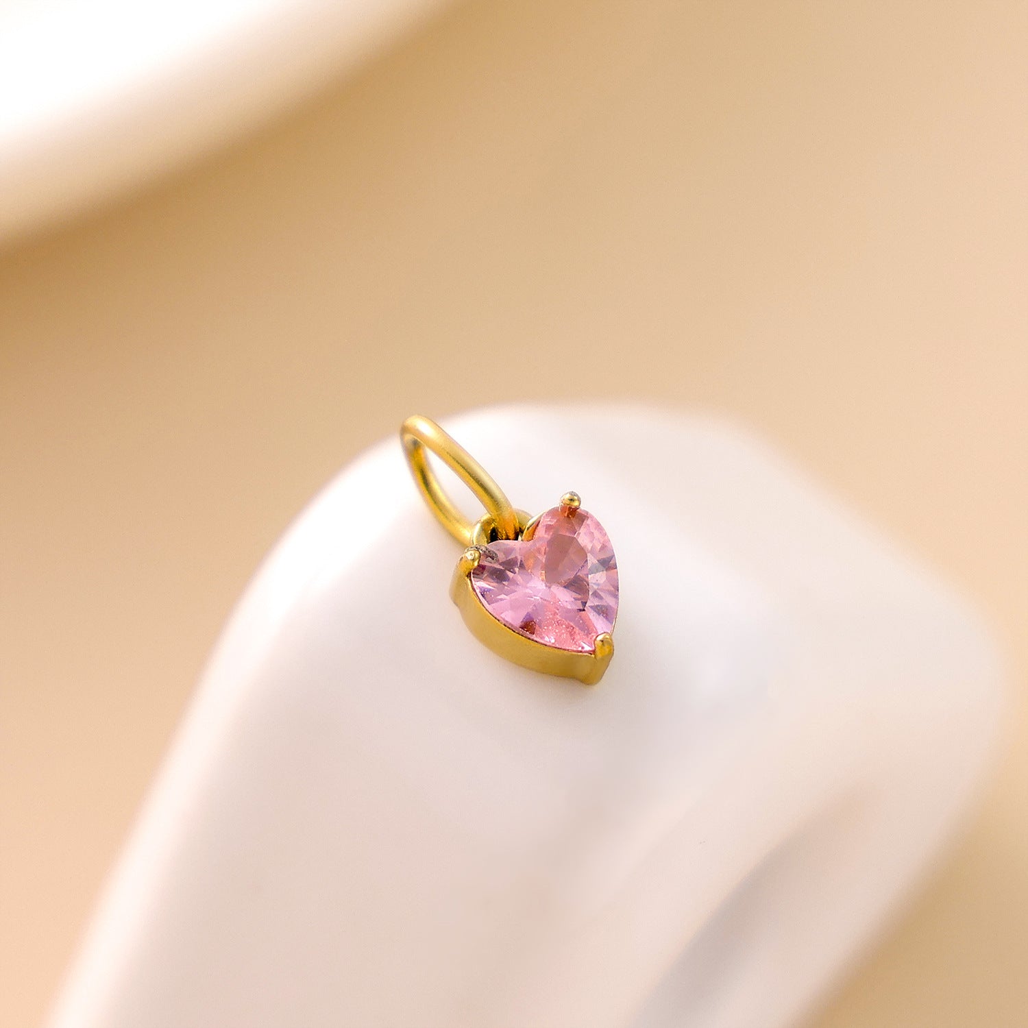 Wholesale stainless steel heart-shaped zircon pendant