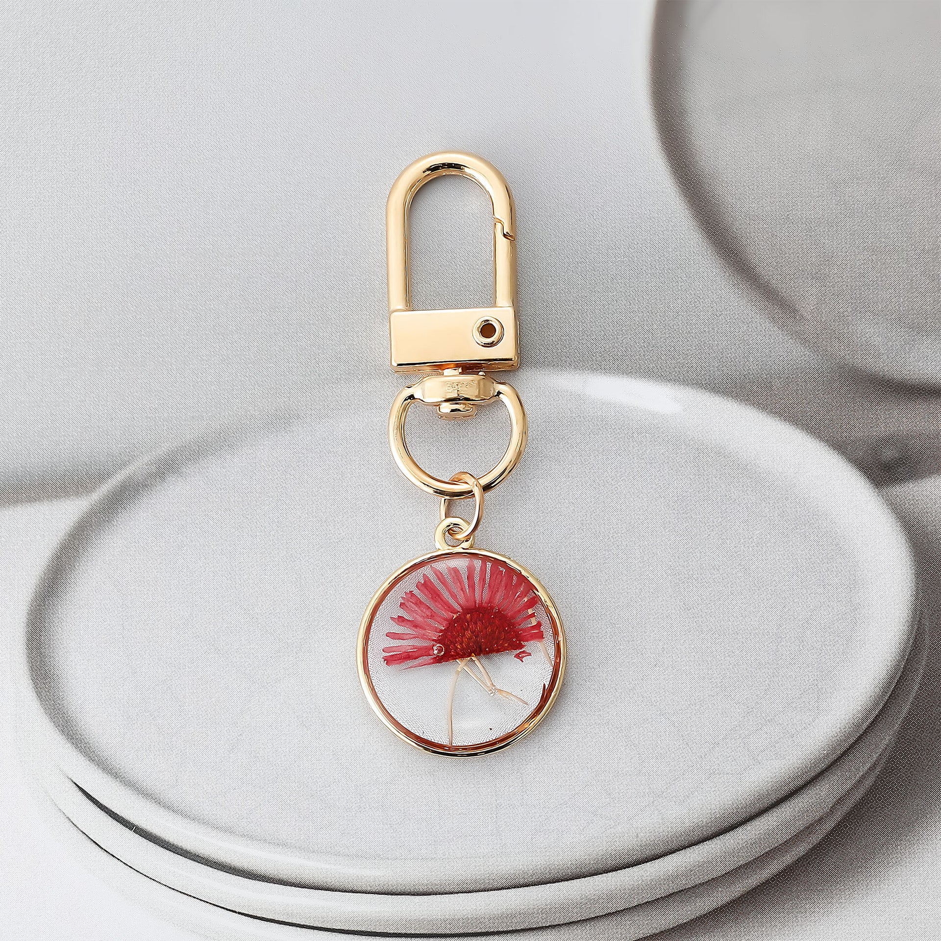 Wholesale Dried flower glue geometric heart keychains