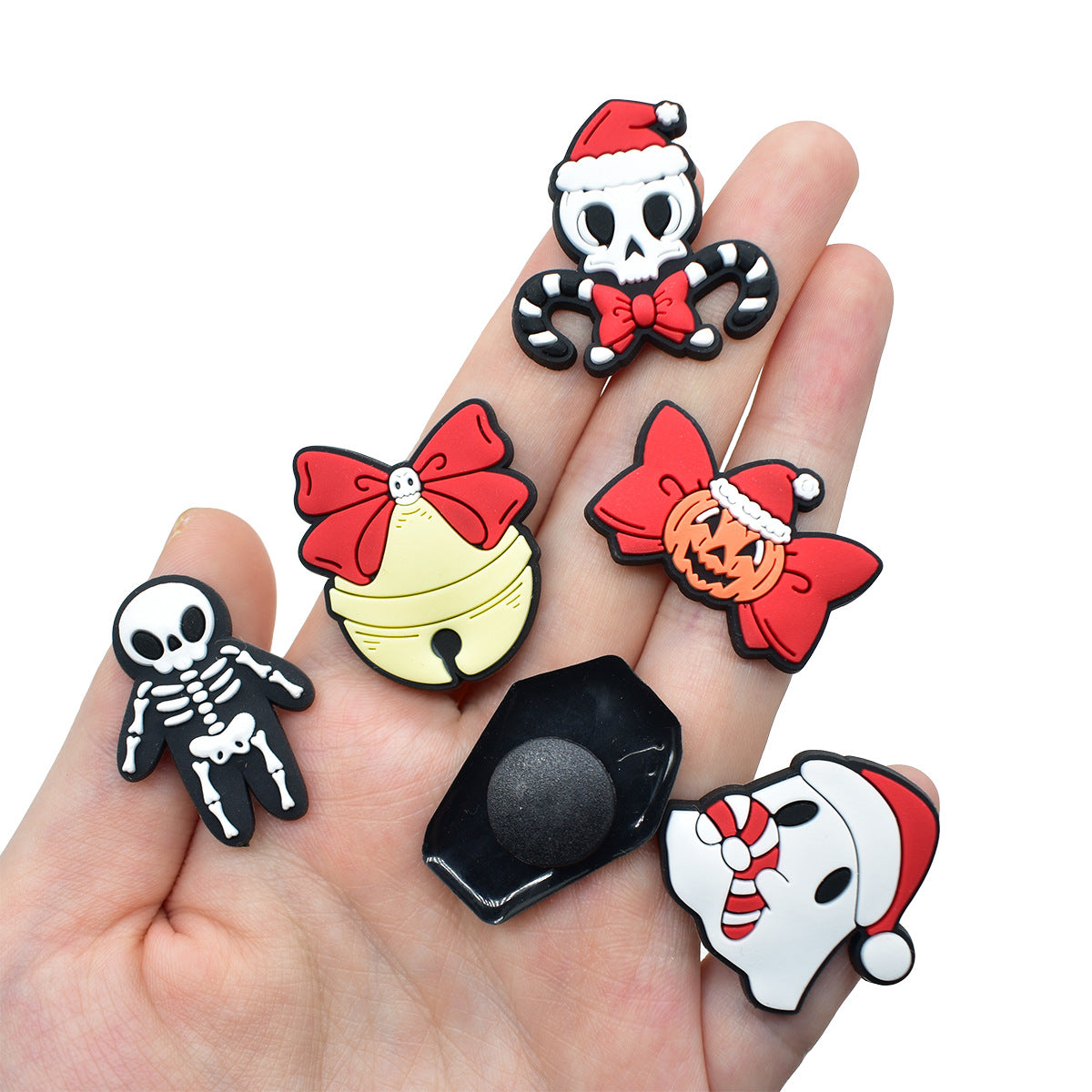 Decorazione casuale all'ingrosso della fibbia della scarpa in gomma morbida del PVC della serie di incubo di Natale del fumetto da 100 pezzi