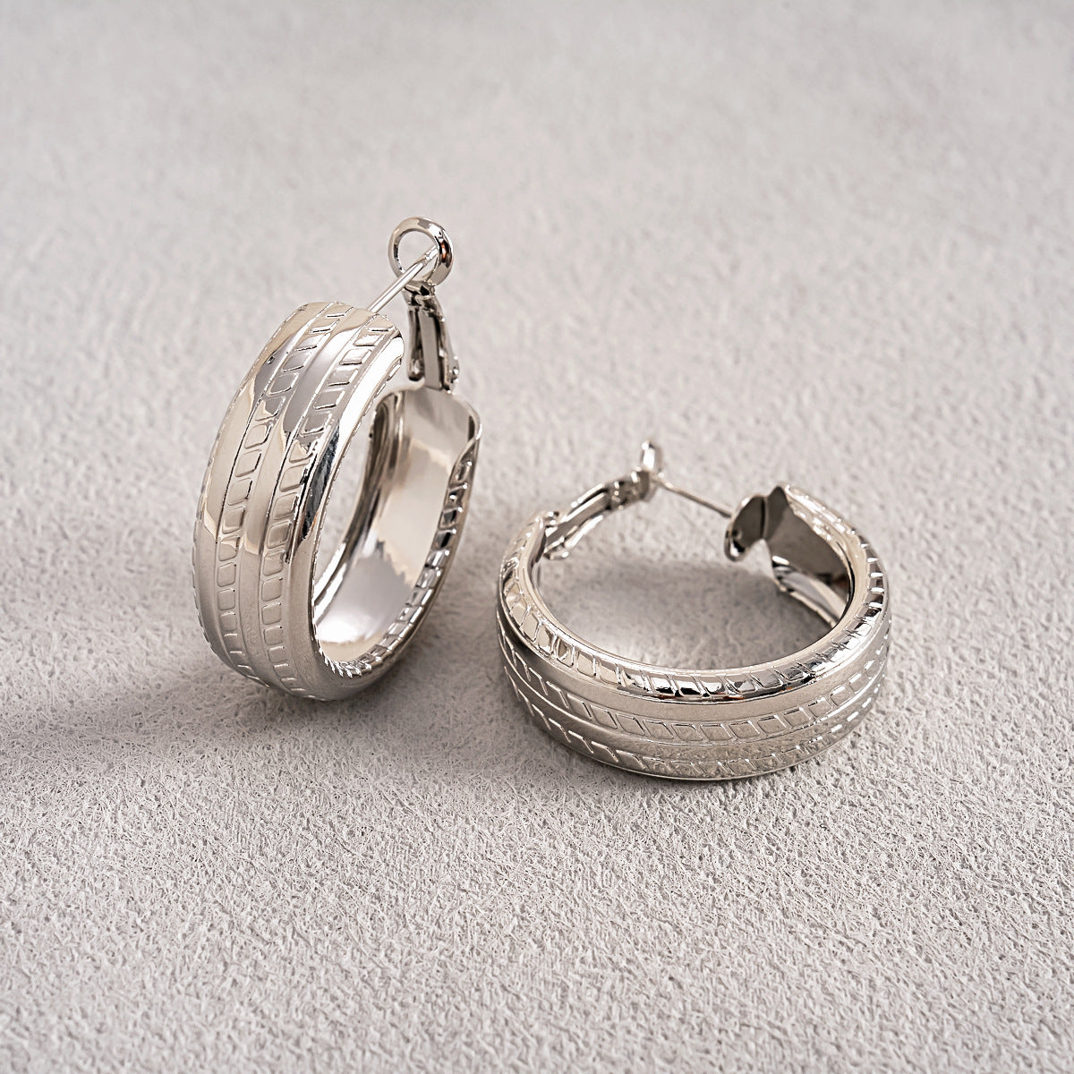 Wholesale Geometric Metal Earrings For Women Silver Pin Gold Fold Wrinkle Design Fashion Jewelry Accessory For Party Gift Boutique Resale