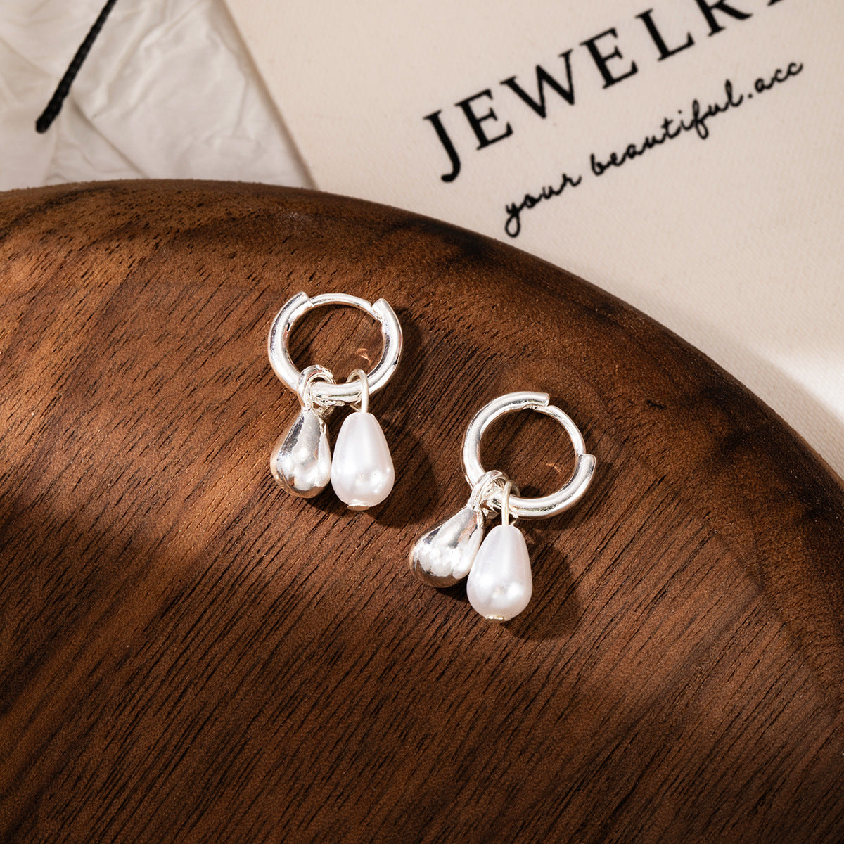 Wholesale Light luxury peardrop pearl stud earrings