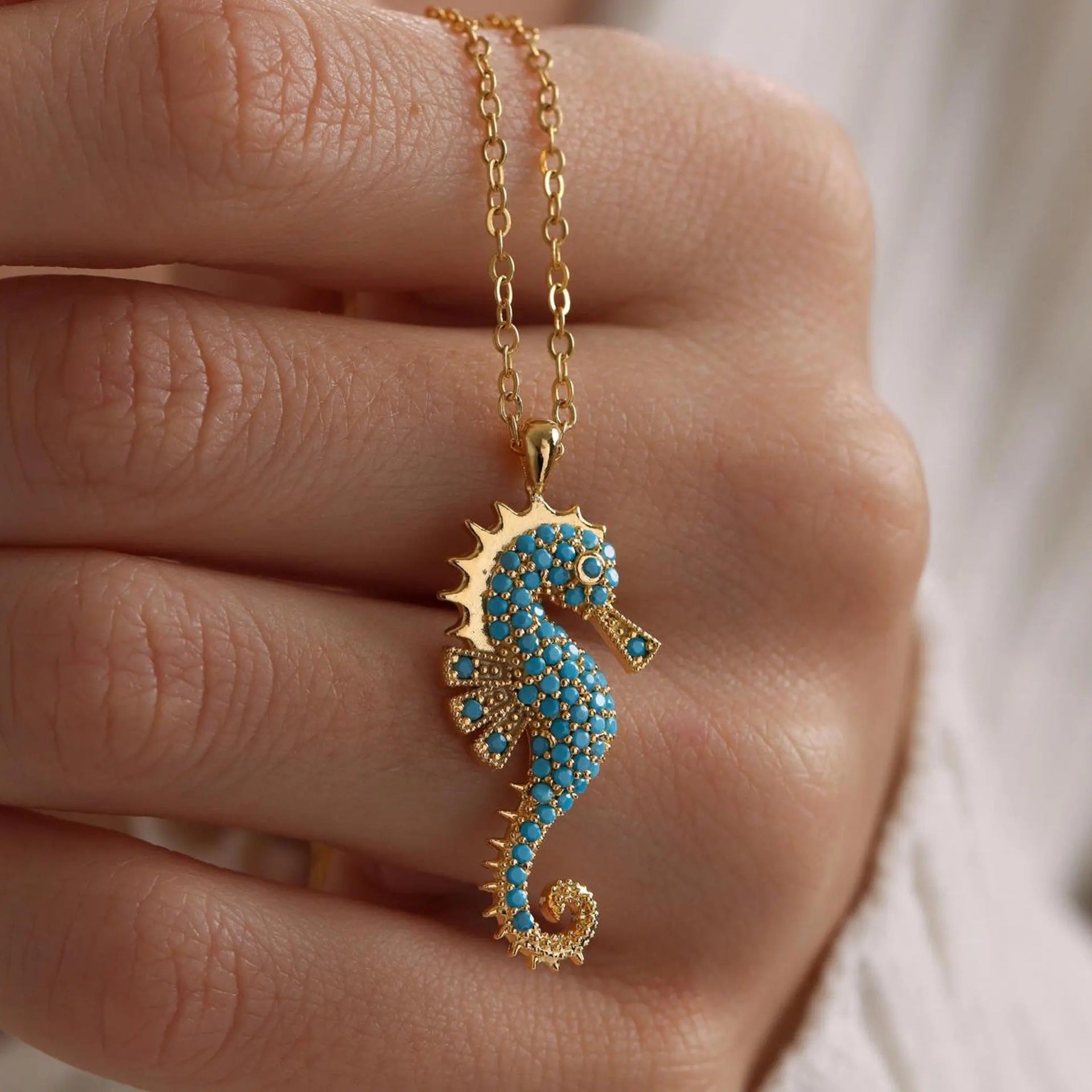 Wholesale Stainless Steel Blue Seahorse Pendant Electroplated Stylish Necklace Fashion Accessory For Everyday Wear And Boutique Resale