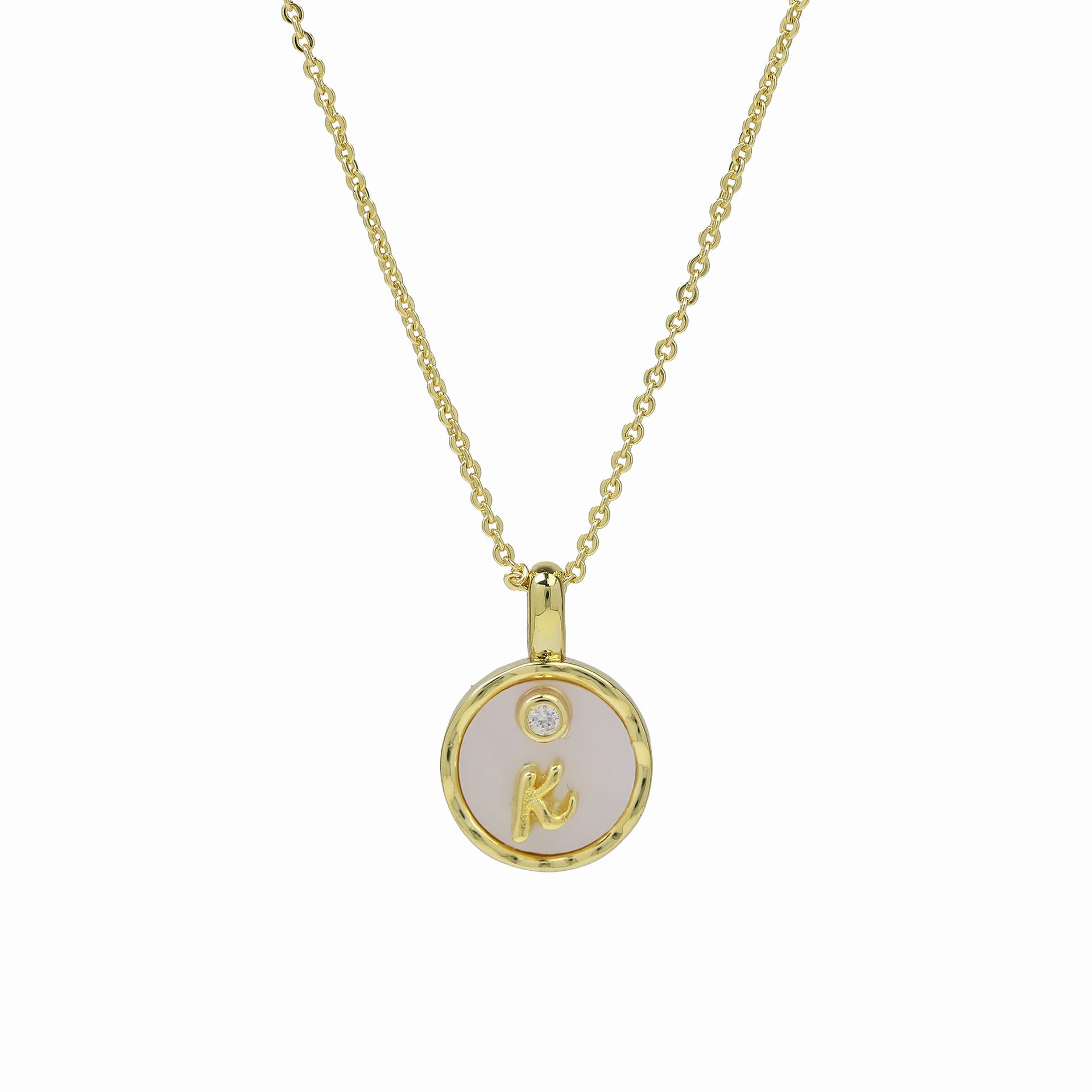 Wholesale Natural shell 26 English letters round pendant clavicle necklace