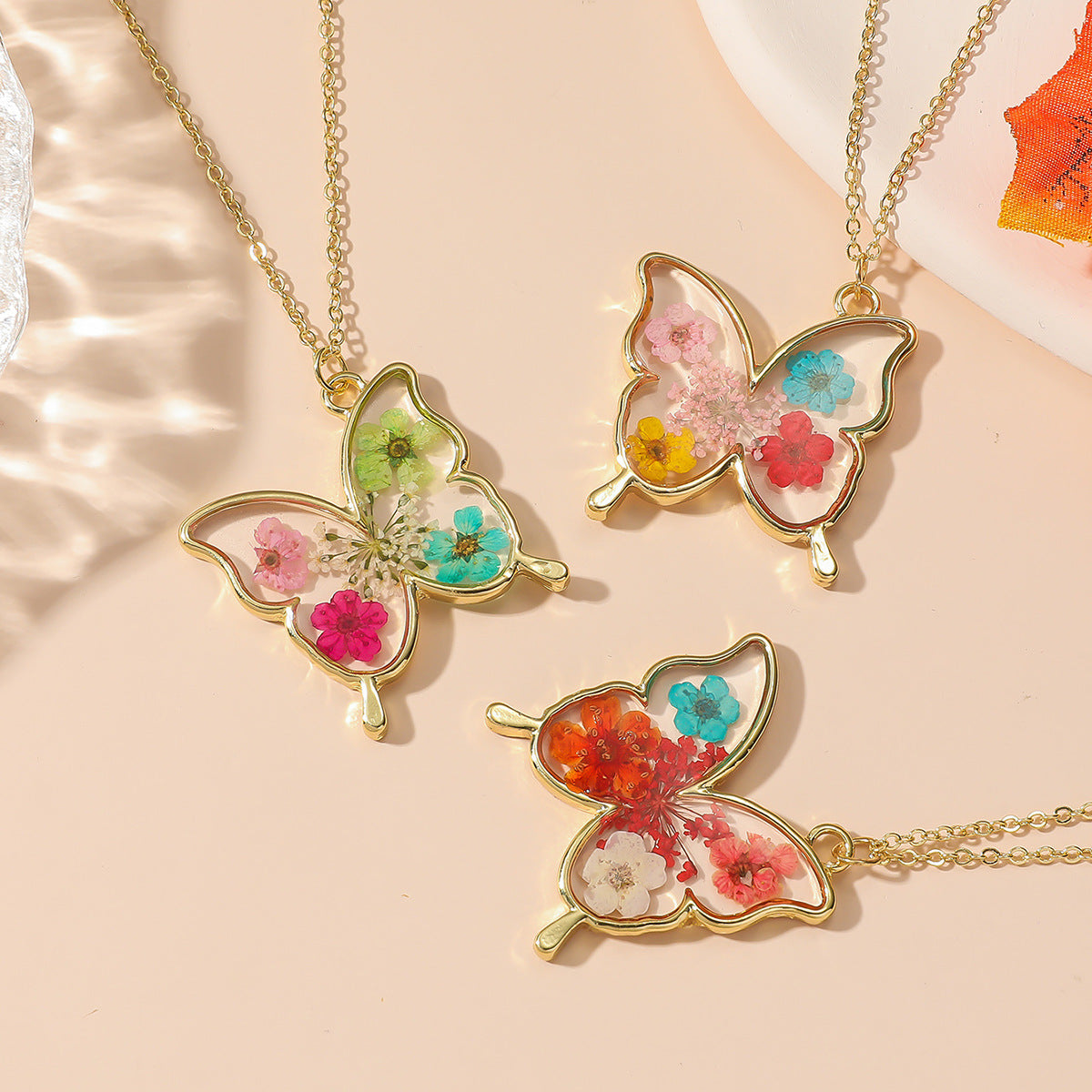 Wholesale Resin Butterfly &  Flower Necklace Dripping Glue Pendant Daily Wear Jewelry Accessory