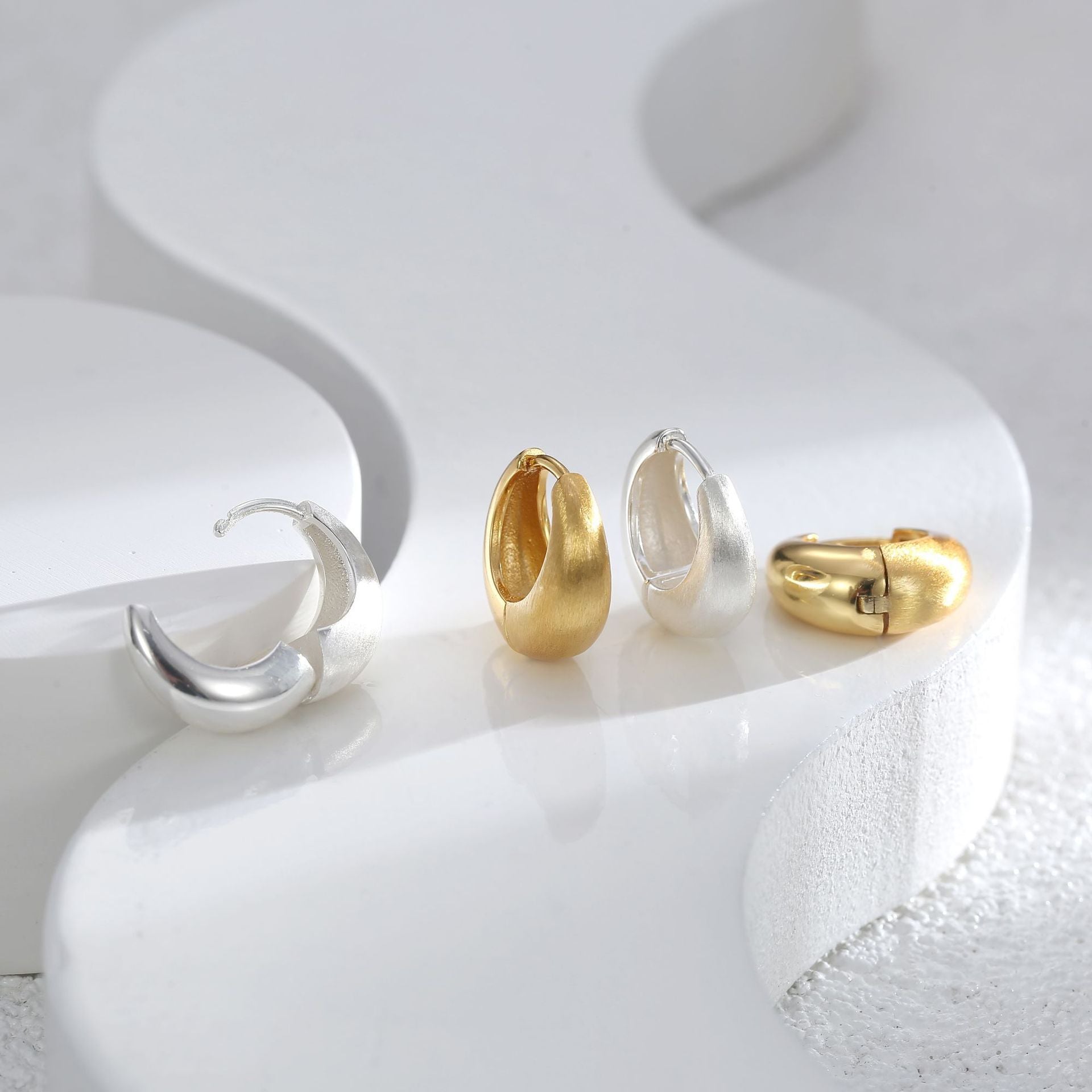 Wholesale dumb metal wire drawing craft ear buckle retro fashion earrings