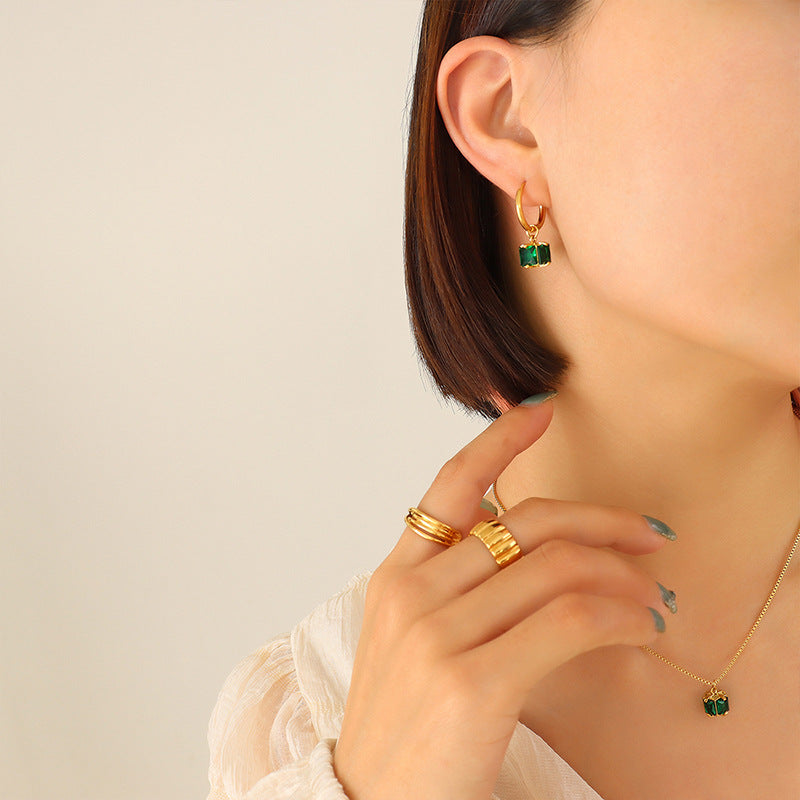 Wholesale Cold Wind Niche Design Titanium Steel Four Claw Buckle Emerald Zircon Necklace Earrings Set,  Fashion Accessory