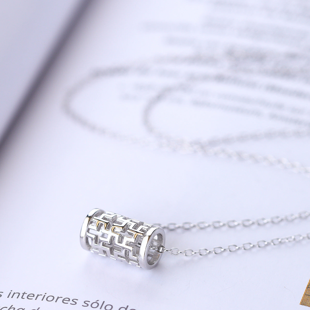 Wholesale S925 Sterling Silver  Hollow Pattern Pendant Necklace
