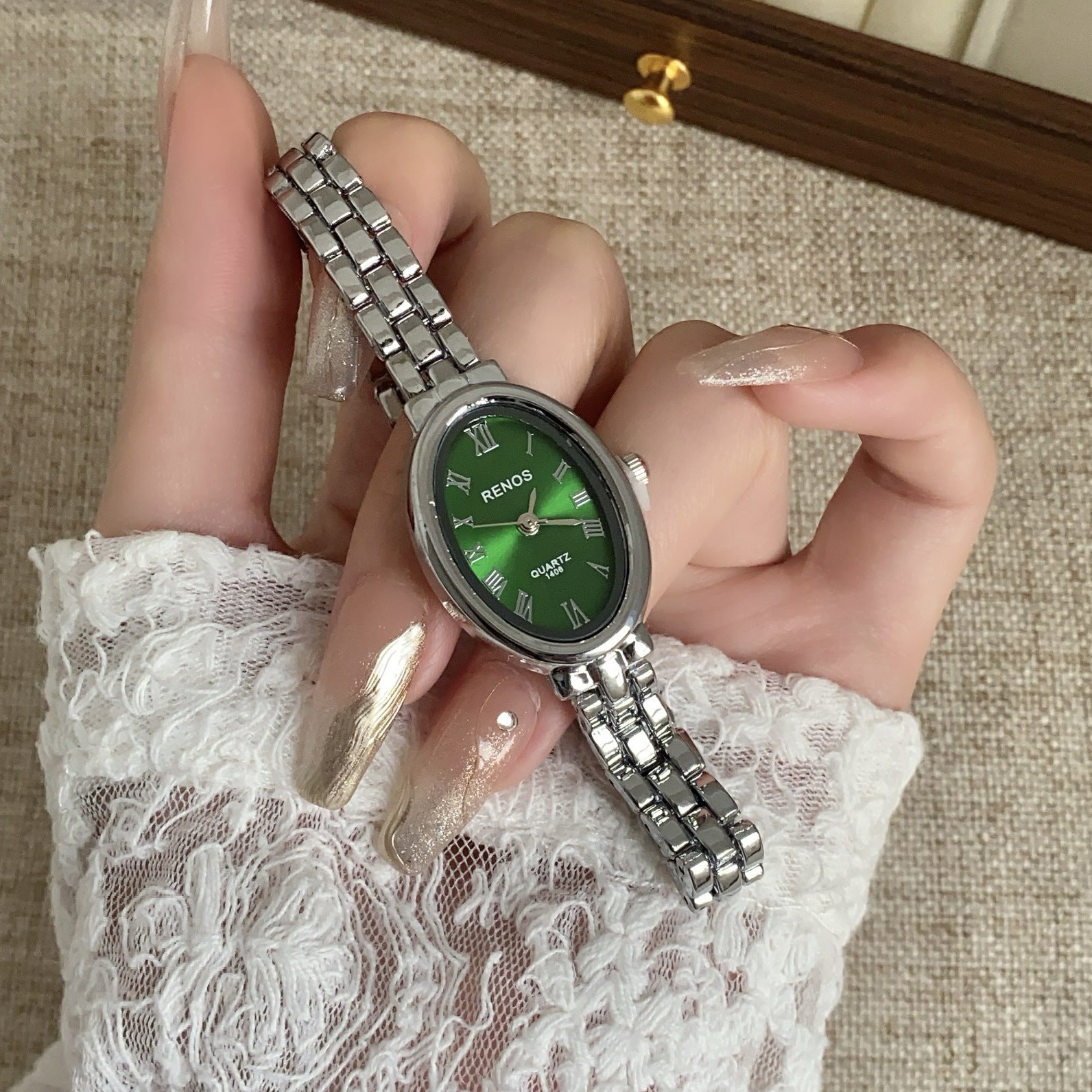 Wholesale Stylish Oval Classic Retro Women S Quartz Watch Everyday Fashion Accessory