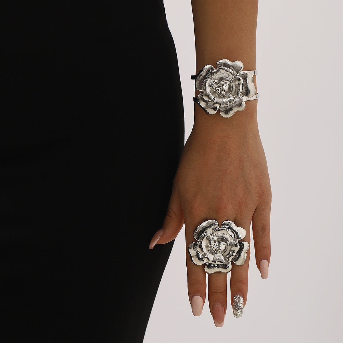 Wholesale Retro  Alloy Three-dimensional Flower Pendant Exaggerated  Necklace Earrings