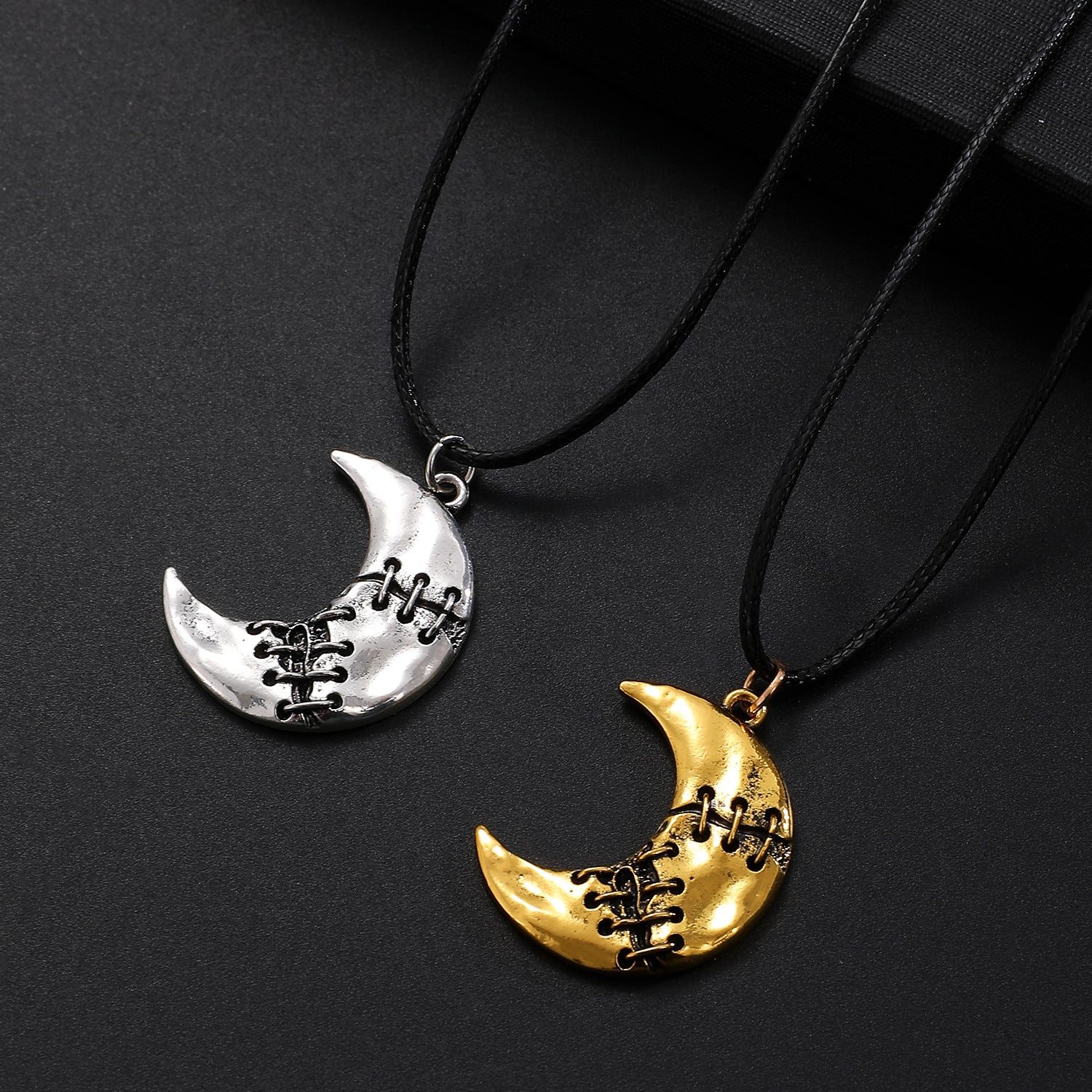 Wholesale Retro Gothic  Moon Pendant Necklace Zinc Alloy Jewelry Accessory