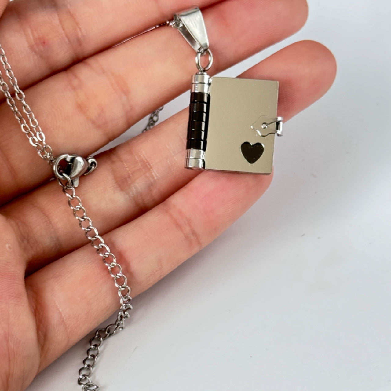Wholesale stainless steel love open and close book pendant necklace