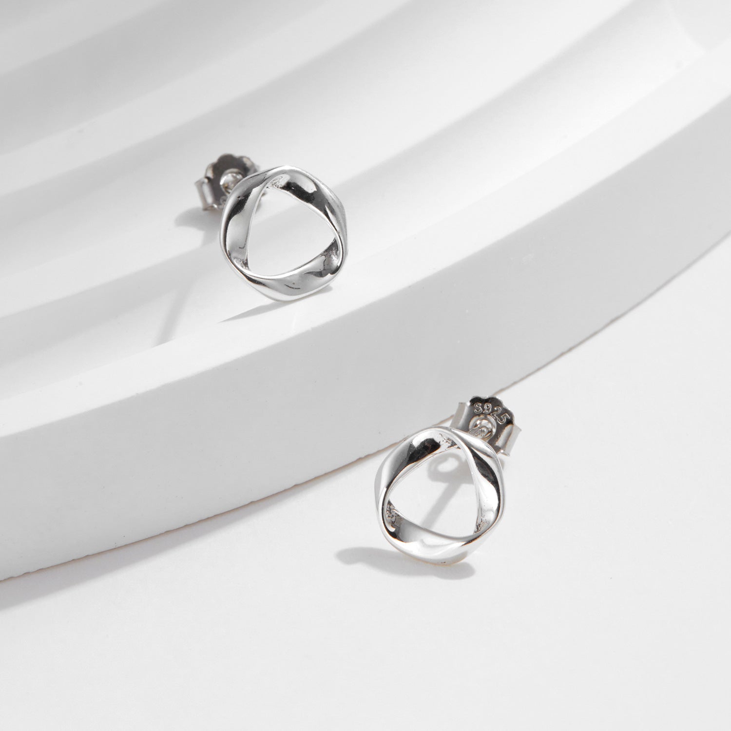 Wholesale Silver Wave Pattern Metal Earrings