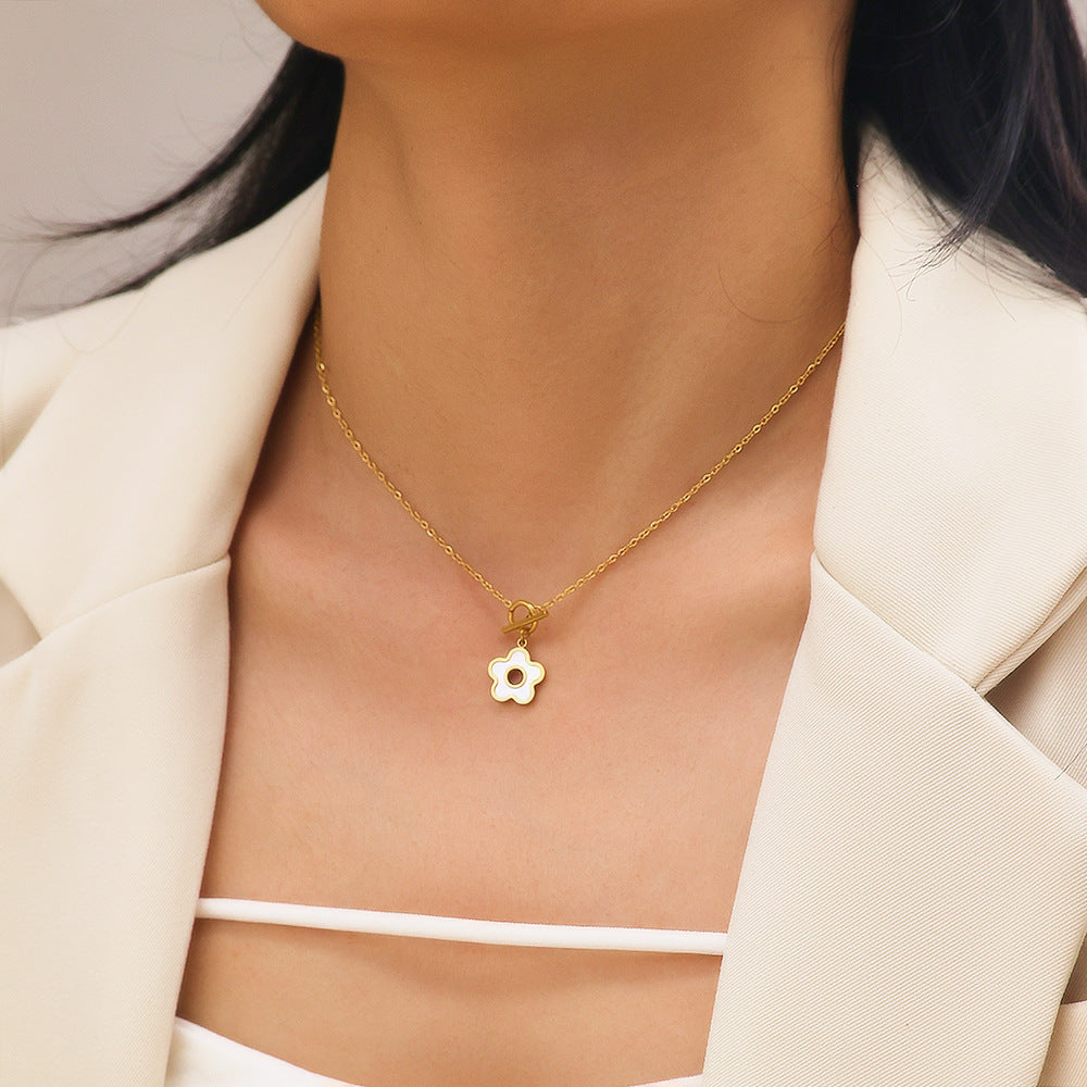 Wholesale Five-leaf Flower Pendant Titanium Steel Gold-plated Necklaces Choker Necklaces ACC-NE-DaLang003