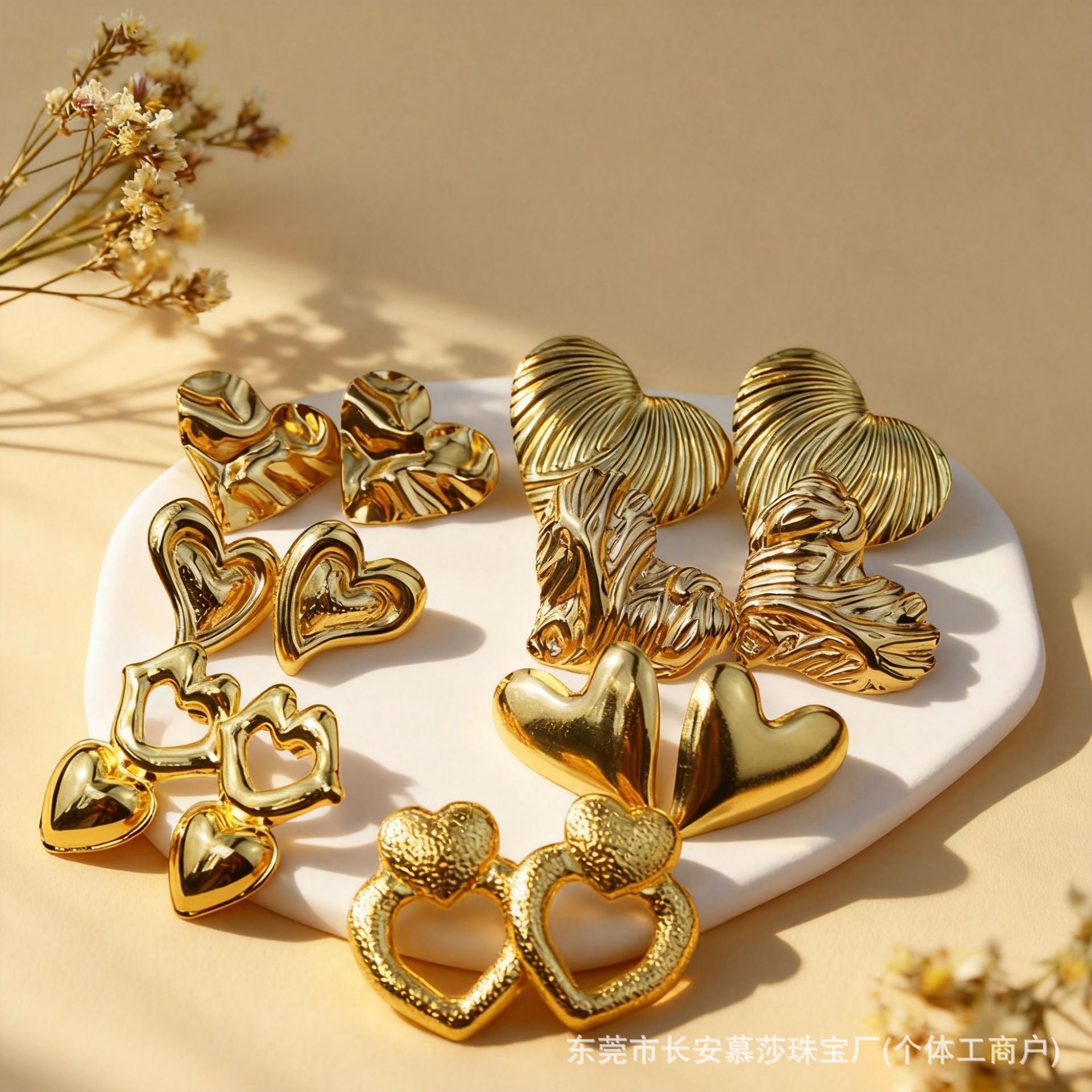Wholesale Modern Heart Shape Stainless Steel Earrings Trendy Golden Electroplated Earrings for Women Party Wear Jewelry Accessory