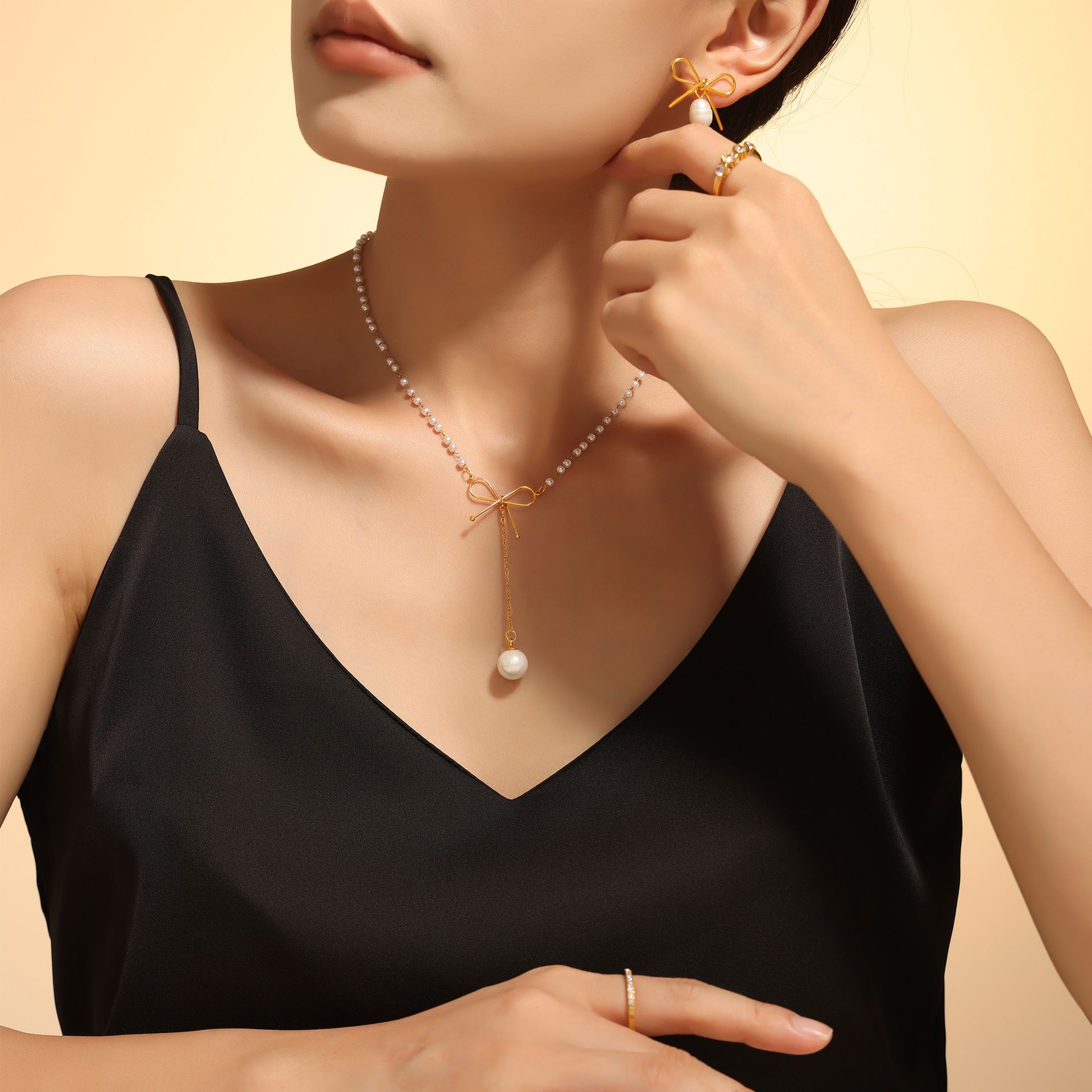 Wholesale  Bow  Pearl Necklace Light Luxury Stainless Steel Clavicle Chain