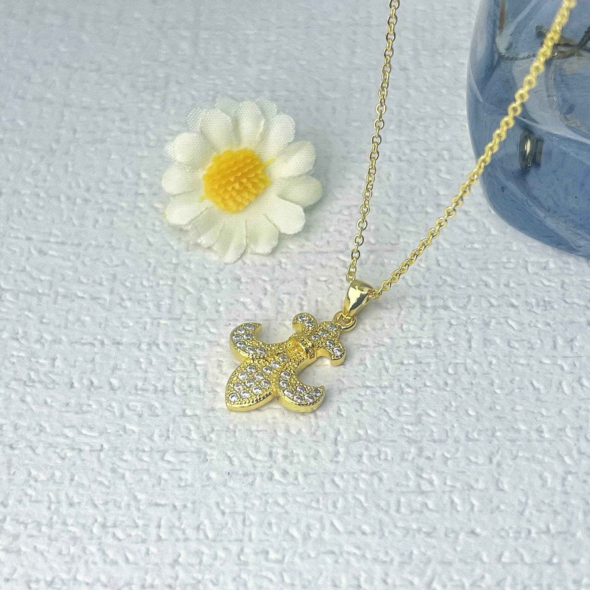 Wholesale Gold Tone Vintage Iris Flower Pendant Choker Necklace For Women Stylish Fashion Accessory Boutique Resale Gift