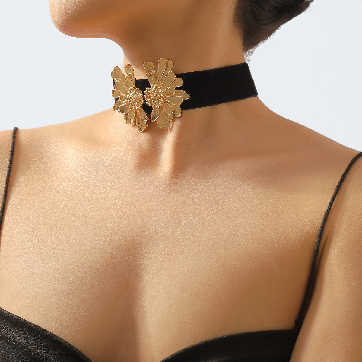 Wholesale Niche Retro Flower Necklace Flocking Cloth Oil Dropping Necklace