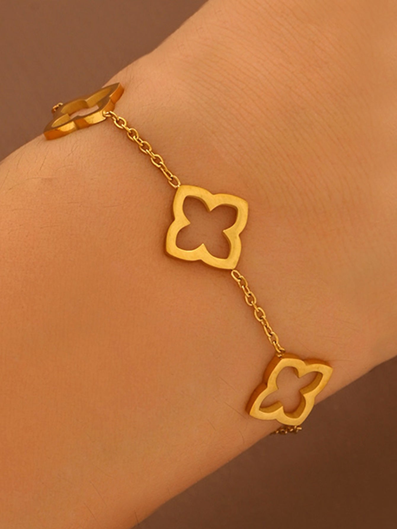 Wholesale Cross-Border Titanium Steel Four-Leaf Clover Lucky Hollow Flower Design Fashionable and Simple Factory Wholesale Direct Sales Bracelet for Women Hot Style