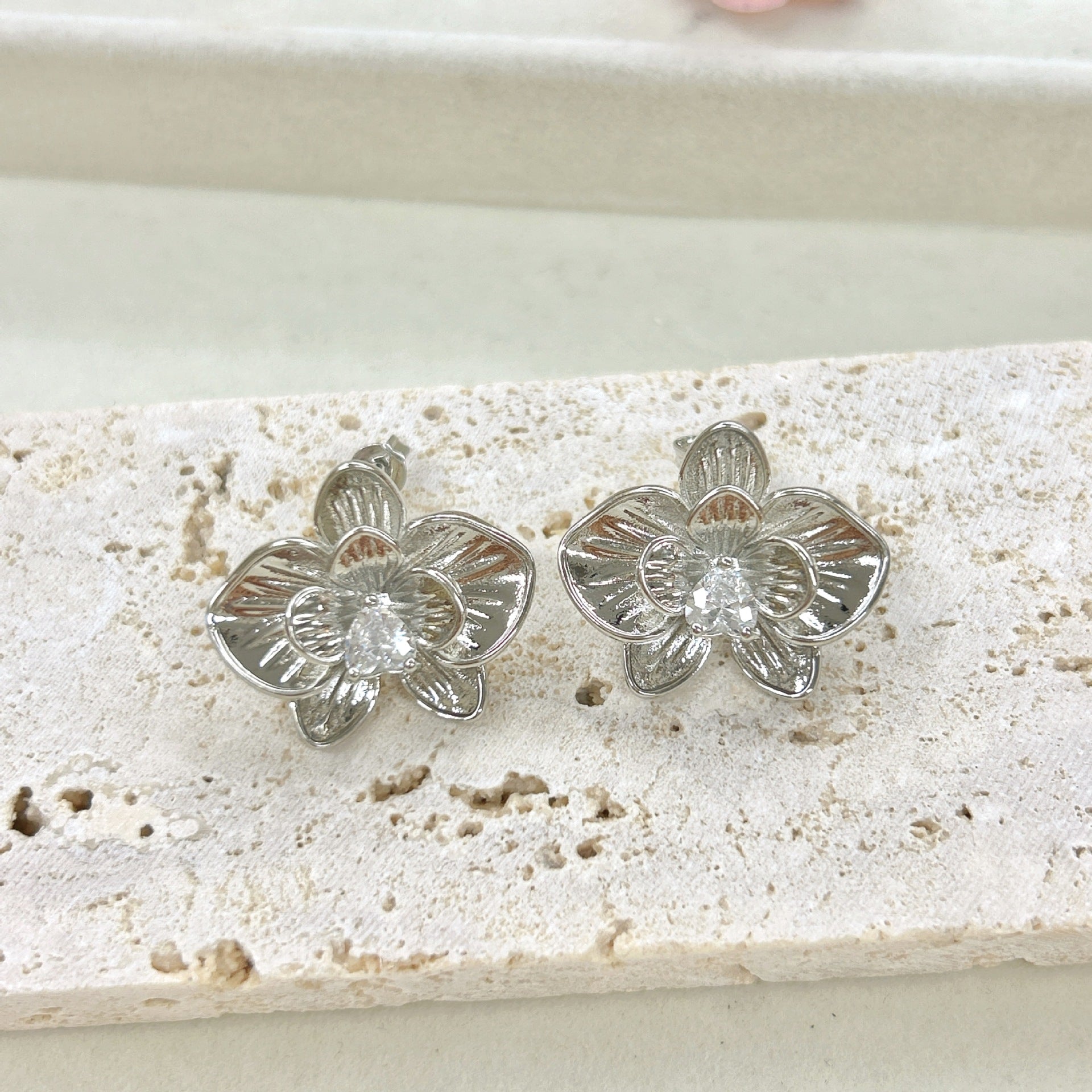 Wholesale exaggerated floral earrings