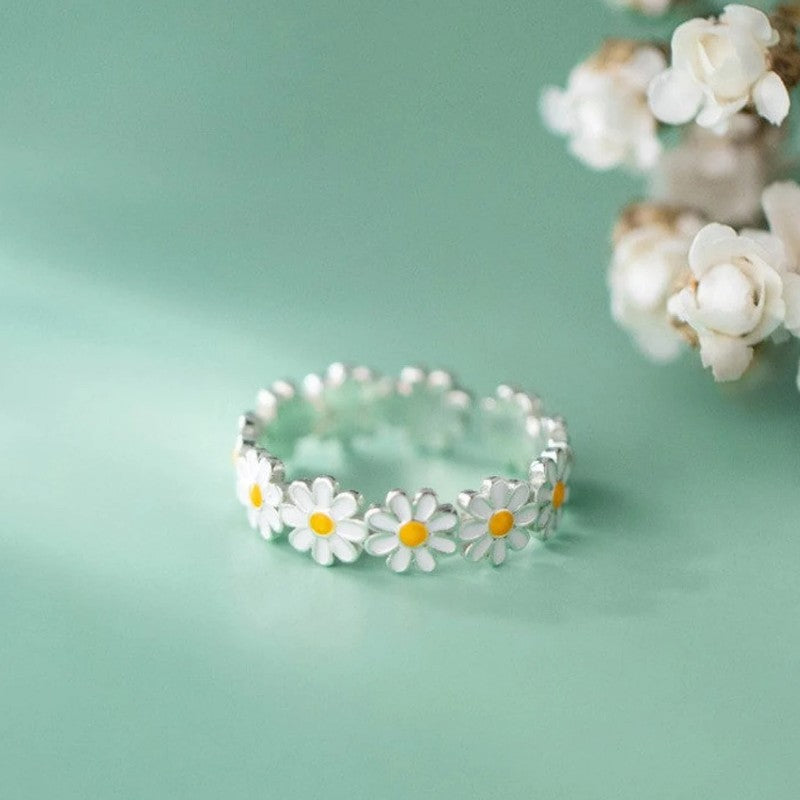 Wholesale Flower Resin Ring White Floral Design Adjustable Open Ring For Women Fashion Accessory For Everyday Wear And Gift Resale
