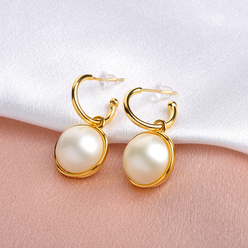 Wholesale  pearl stud earrings  18K gold plated simple niche design earrings