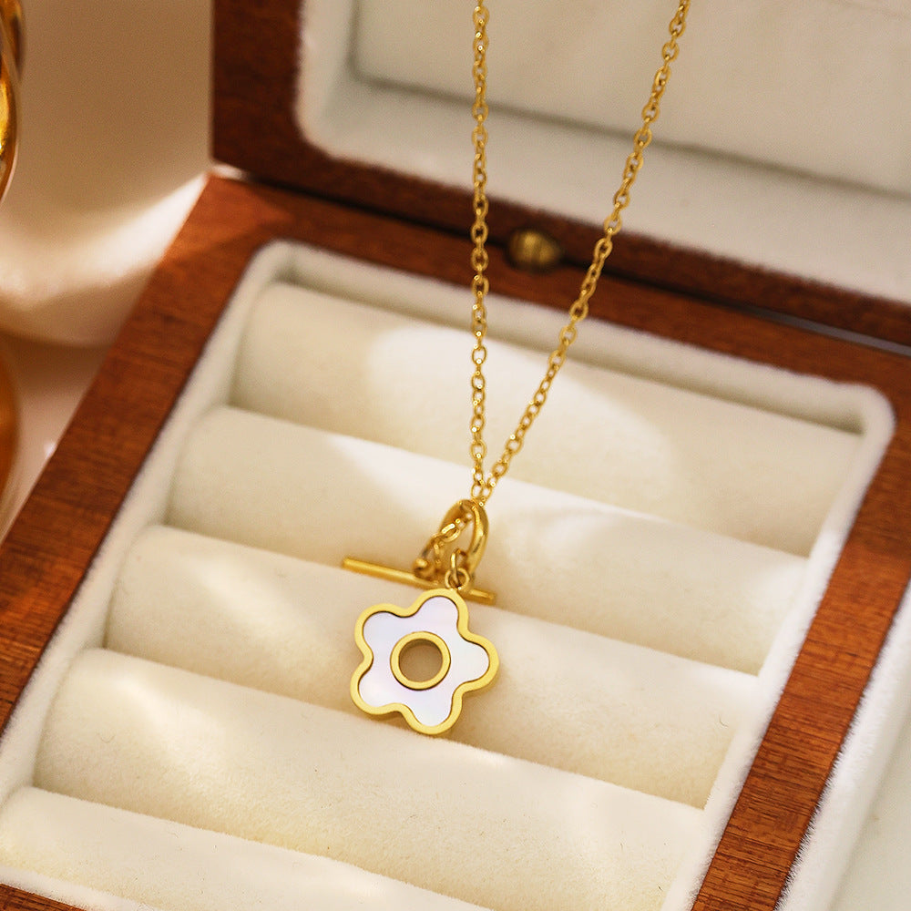 Wholesale Five-leaf Flower Pendant Titanium Steel Gold-plated Necklaces Choker Necklaces ACC-NE-DaLang003