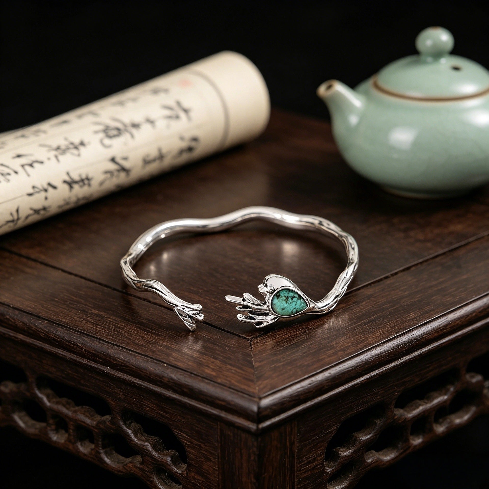 Wholesale Electroplated Alloy Open Bangle Bracelet With French Bird Design Minimalist Chic Everyday Jewelry Gift