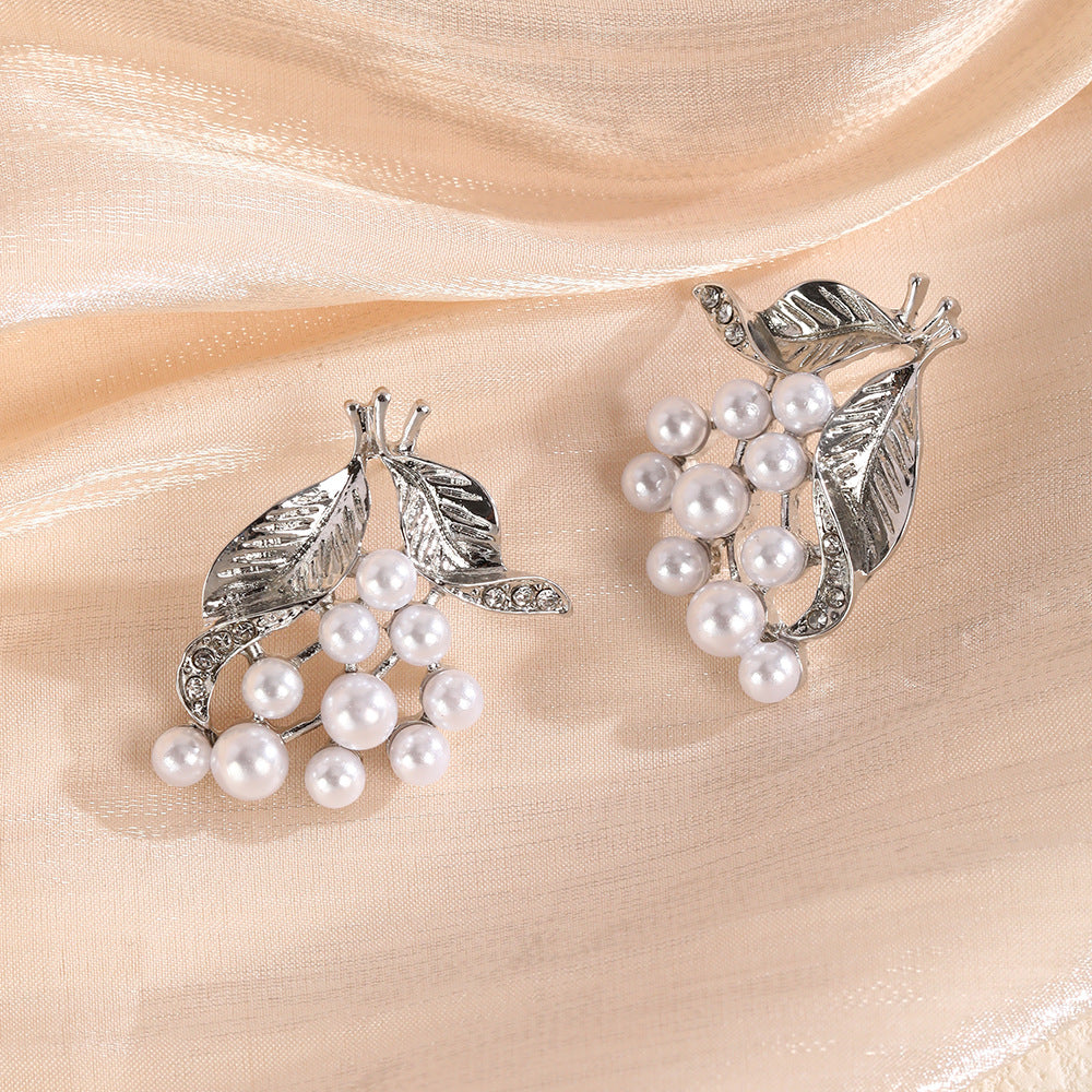 Wholesale Vintage foliage grape pearl earrings