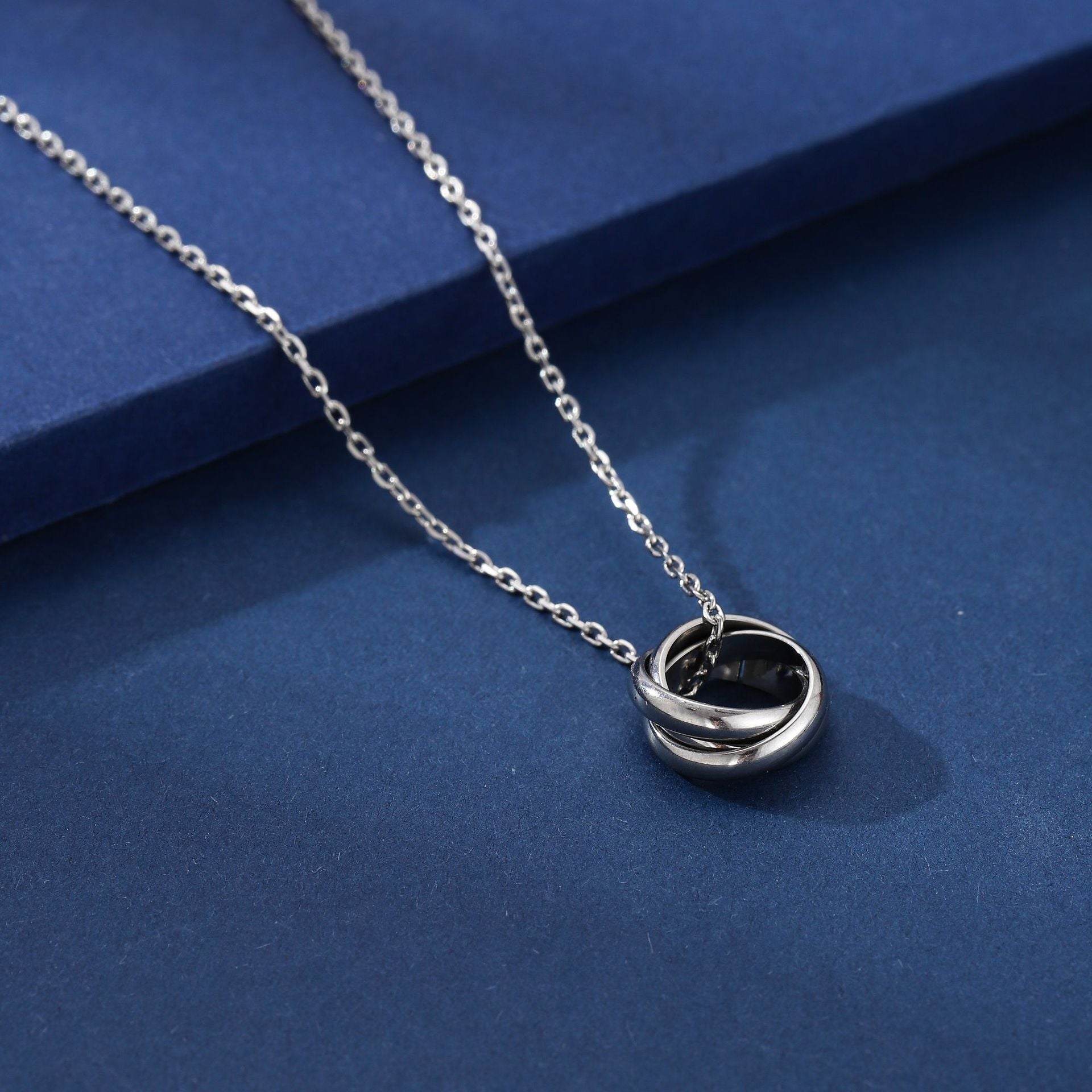 Wholesale Minimalist Three-Ring Möbius Loop Titanium Steel Clavicle Necklace