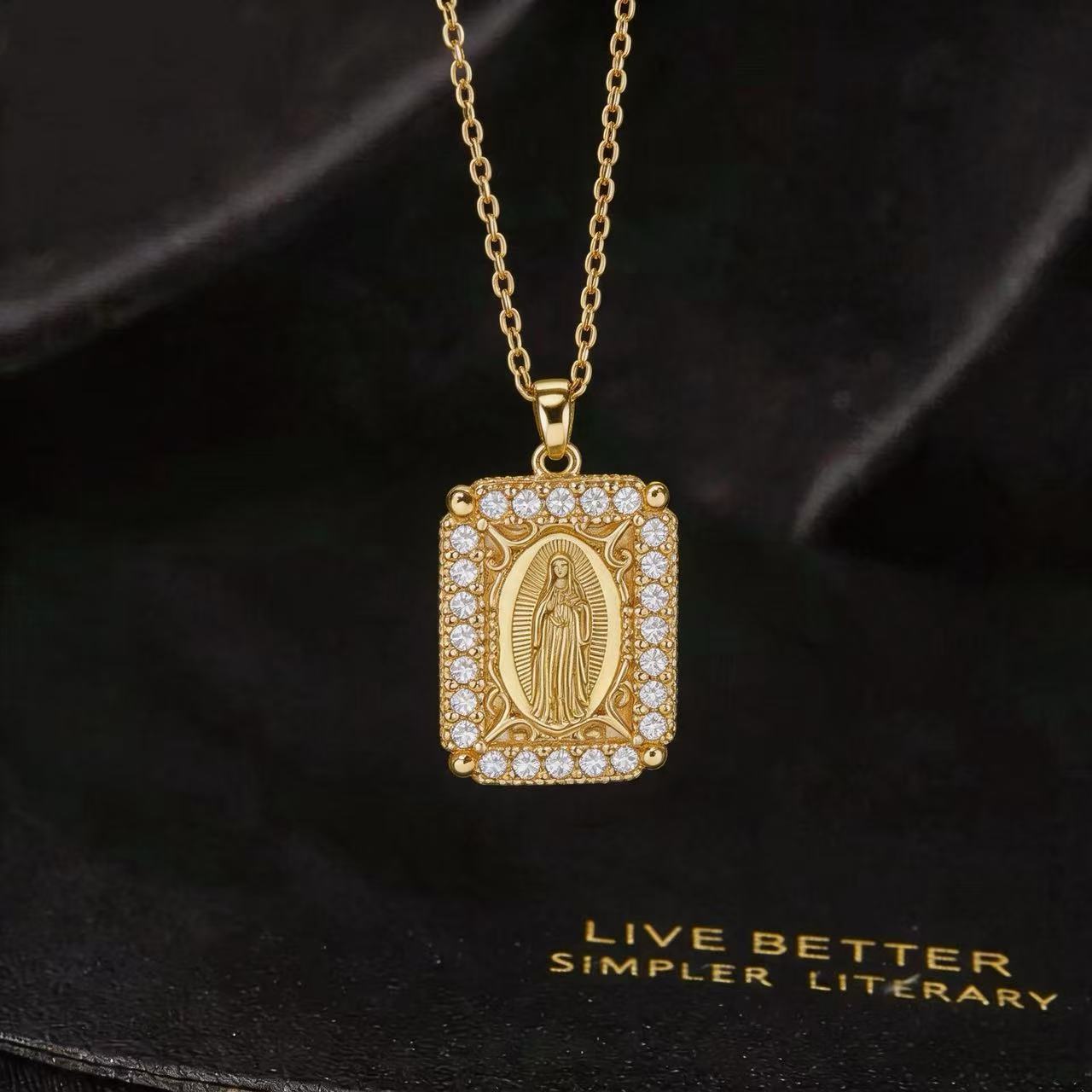 Wholesale Chic Maria Pendant Necklace For Women Copper Gold Plated Zircon Geometric Pendant Trendy Fashion Accessory For Resale
