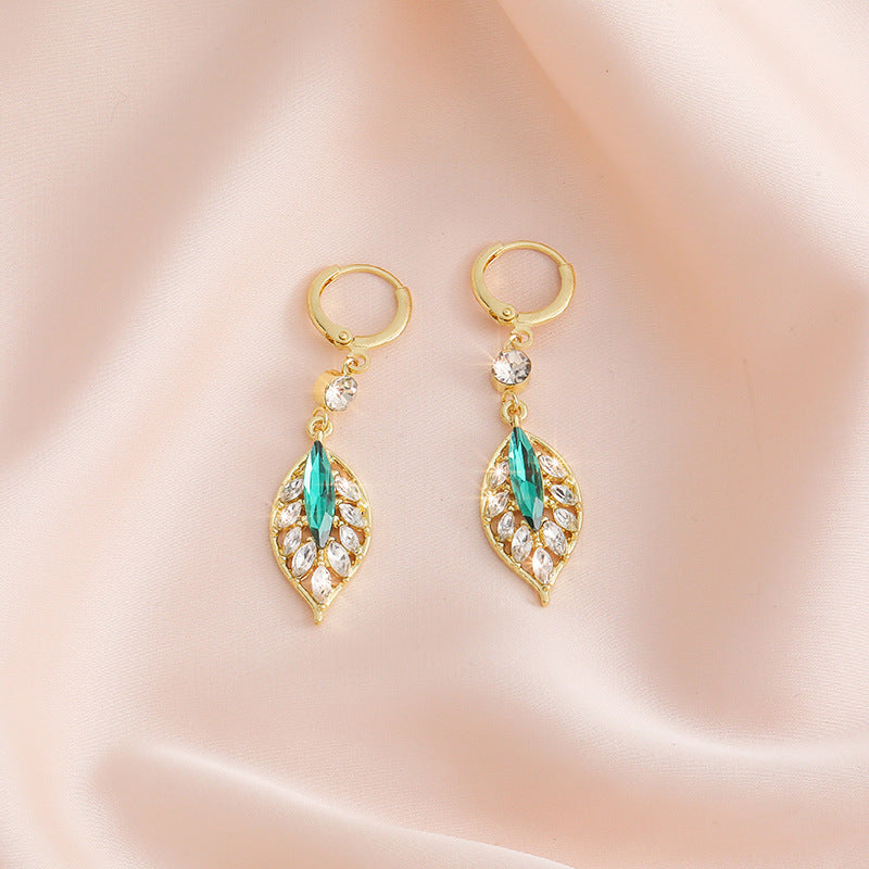 Wholesale Retro Leaf Design Drop Earrings Emerald Green Jewelry Accessory Boutique Resale