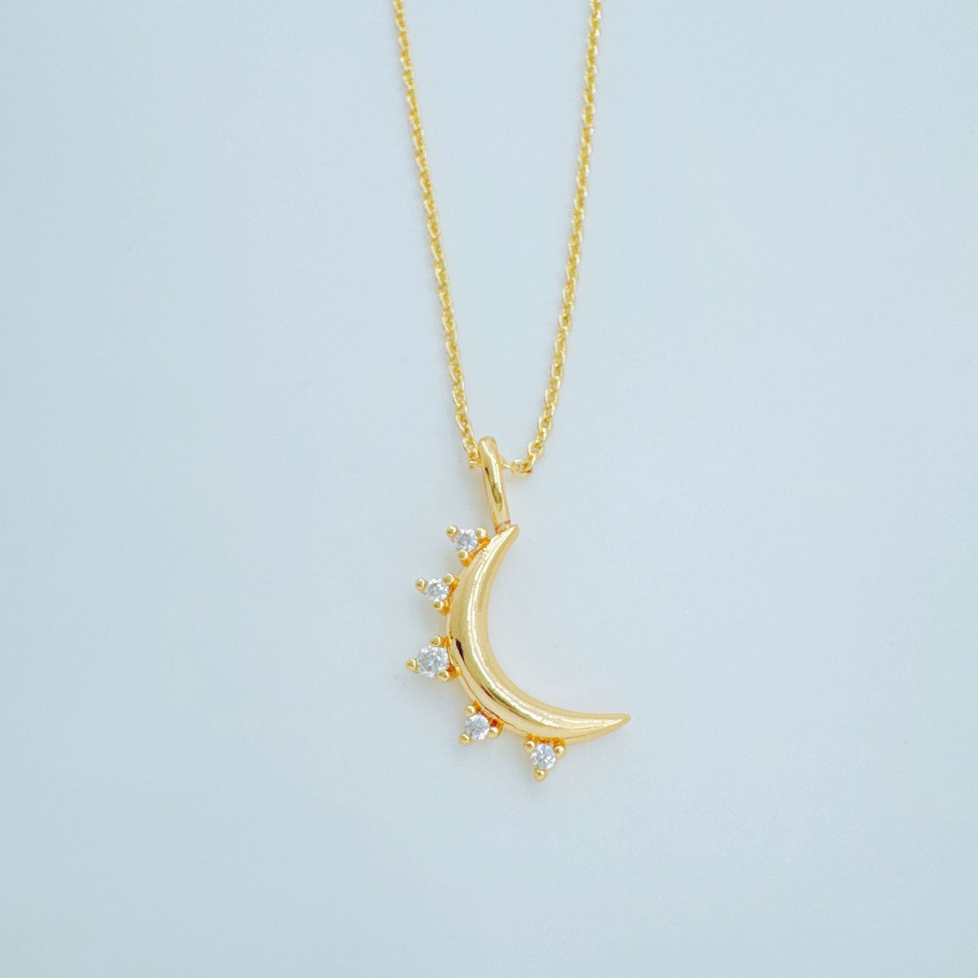 Wholesale Moon Necklace European Style Gold Plated Copper Pendant Fashion Jewelry Accessory Boutique Gift