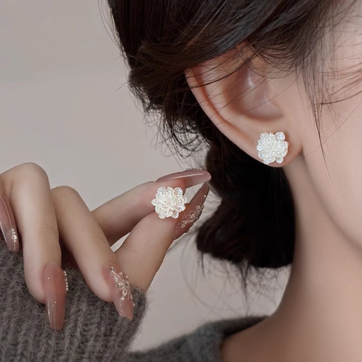 Wholesale European and American Light Luxury Shell Flower Earrings 925 Silver Needle High-grade Earrings Ins Niche Design Elegant Retro Earrings