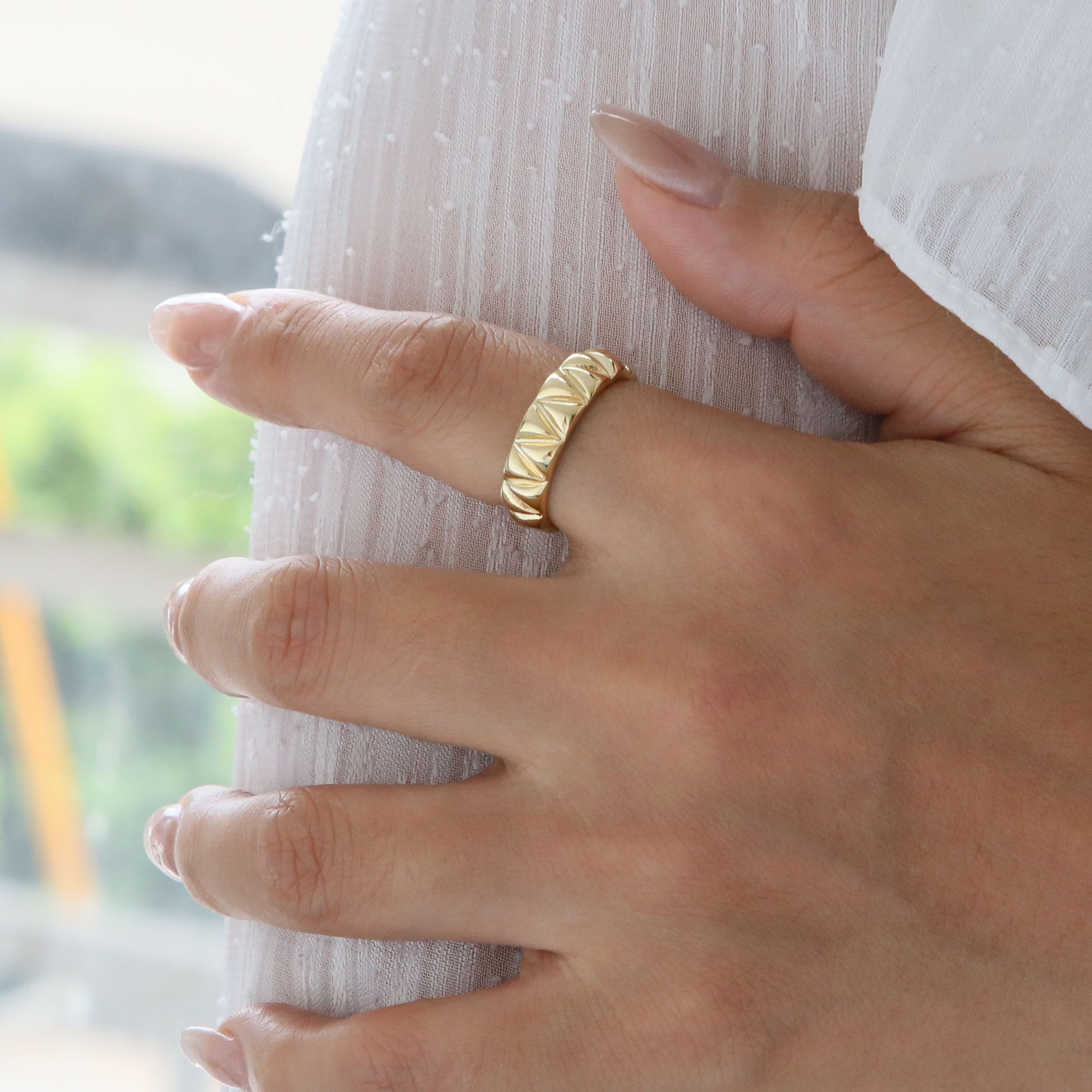 Wholesale 18K Gold Brass Geometric Glaze Comma Ring