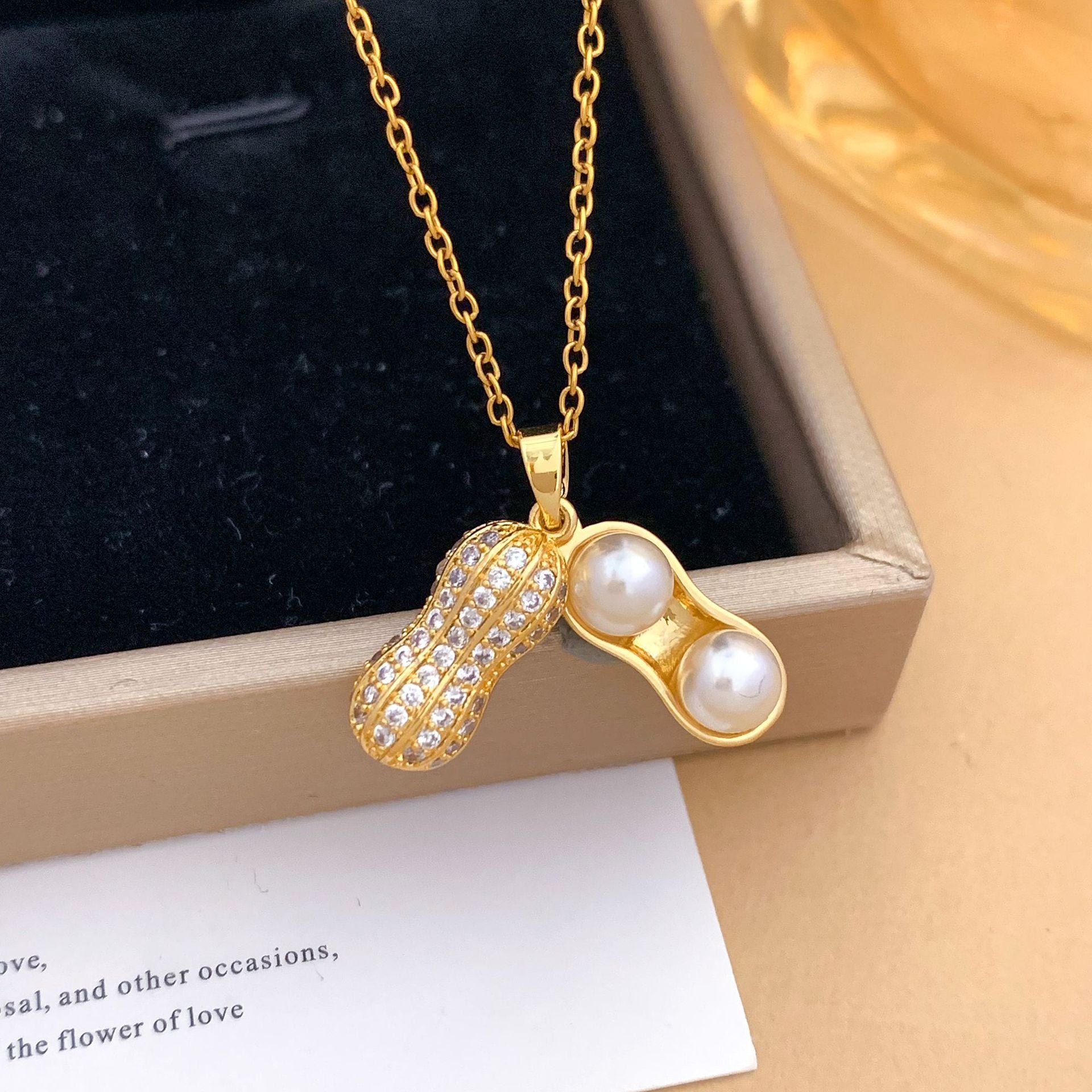 Wholesale Fashion Real Gold Plated Shell Pearl Pendant Necklace,  Titanium Steel Choker Jewelry Accessory