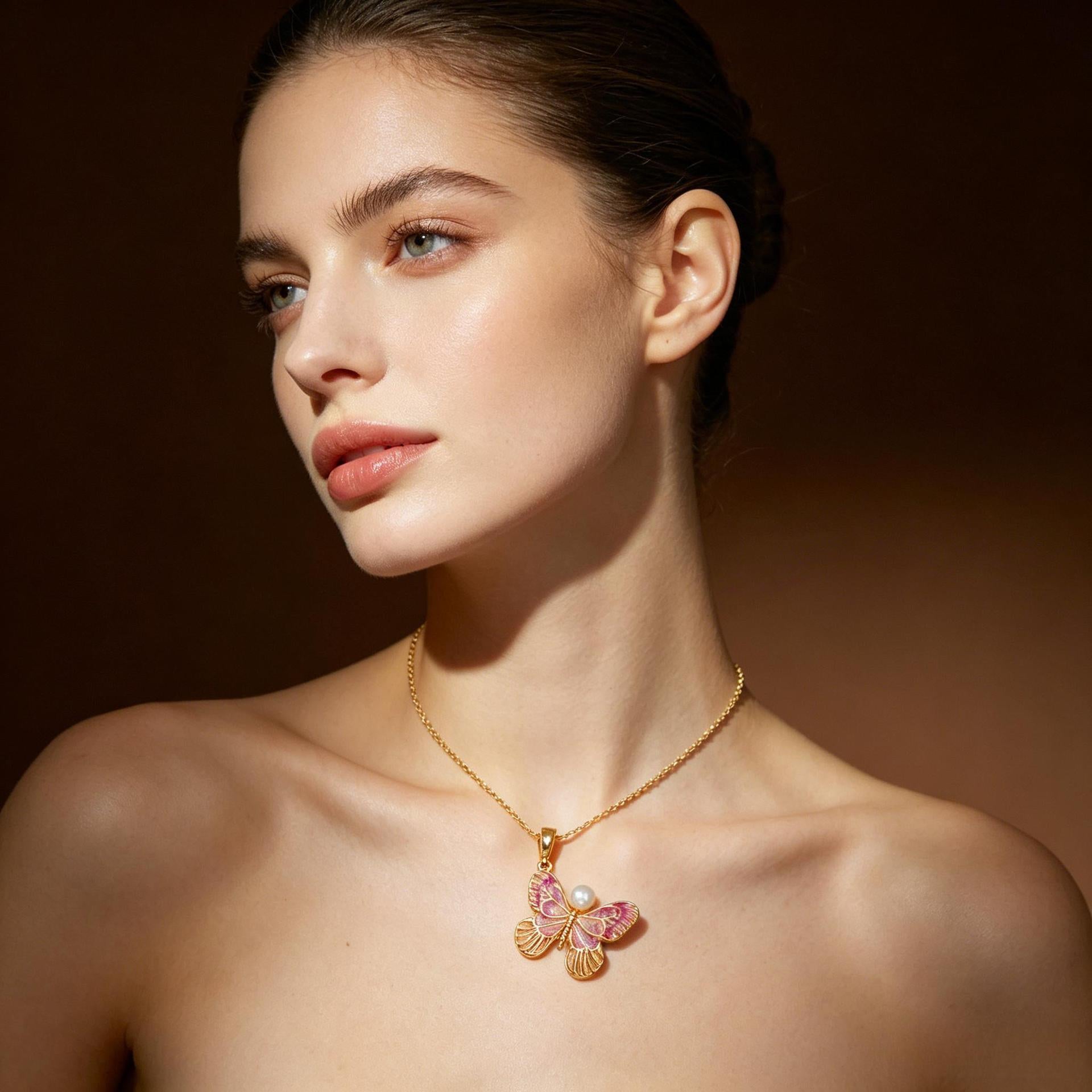 Wholesale Gold Plated Copper Butterfly Pendant Necklace,  Stylish Fashion Accessory for Women,  Gift