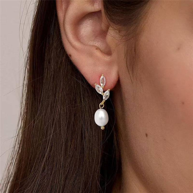 Wholesale Light luxury temperament pearl earrings super flash zirconia leaf pearl earrings