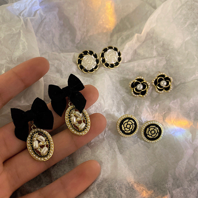 Wholesale Black Camellia Pearl Earrings