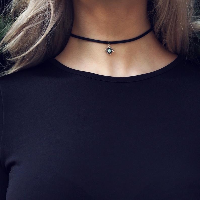 Wholesale  clavicle chain velvet belt short necklace, petals Australian gem small pendant fashion neck chain collar