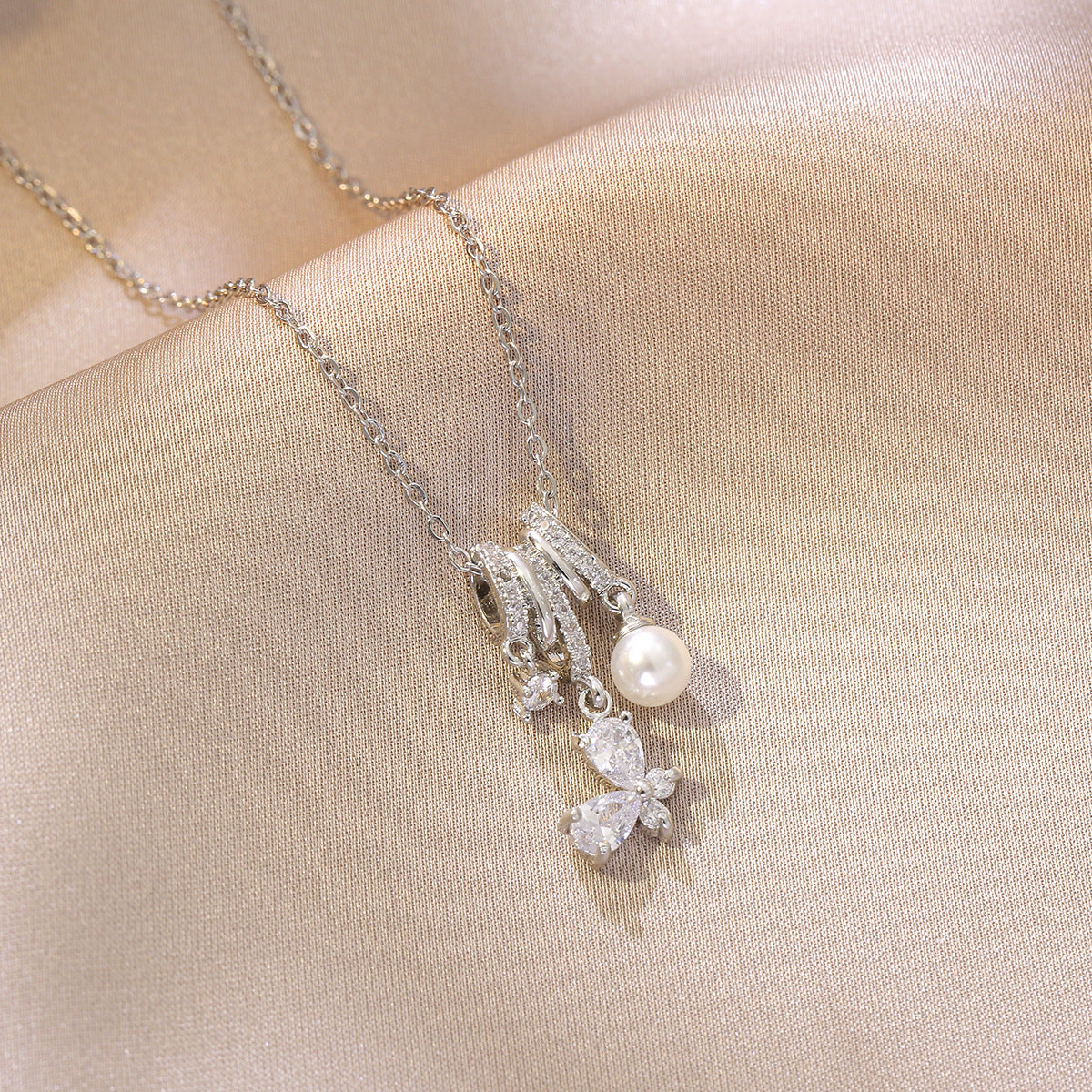 Wholesale Gold Plated Copper Butterfly Zircon Necklace Elegant Nature Design For Women Boutique Resale Jewelry Accessory