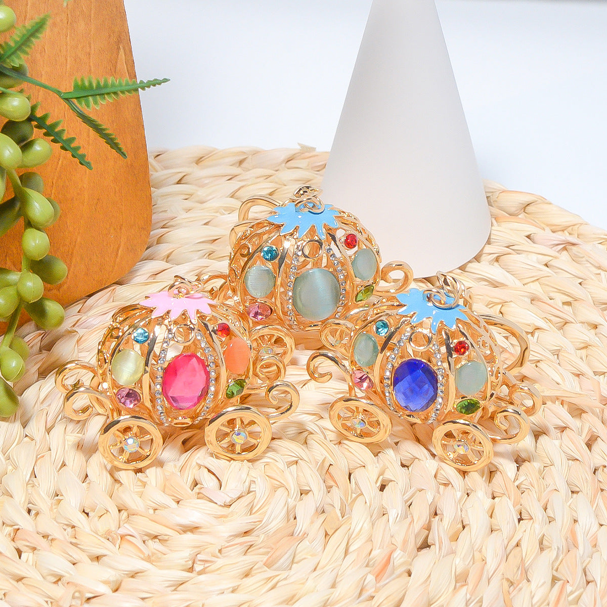 Wholesale Zinc Alloy Pumpkin Keychain with Rhinestone Cat Eye Design for Couples Gift