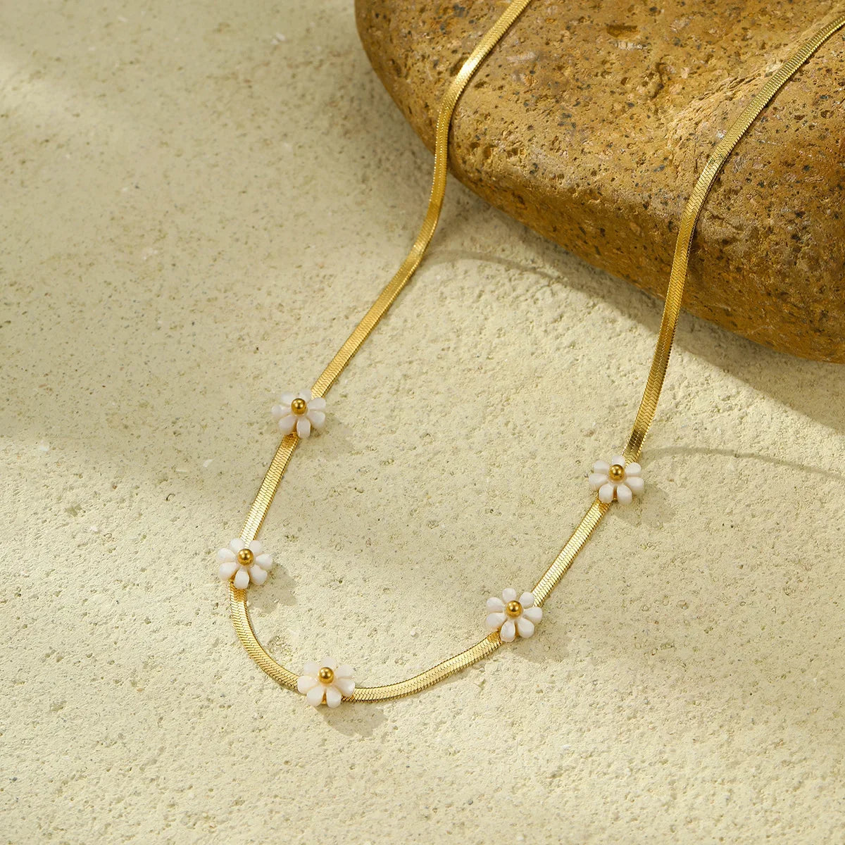 Wholesale  stainless steel shell daisy flower  non-fading necklace clavicle chain