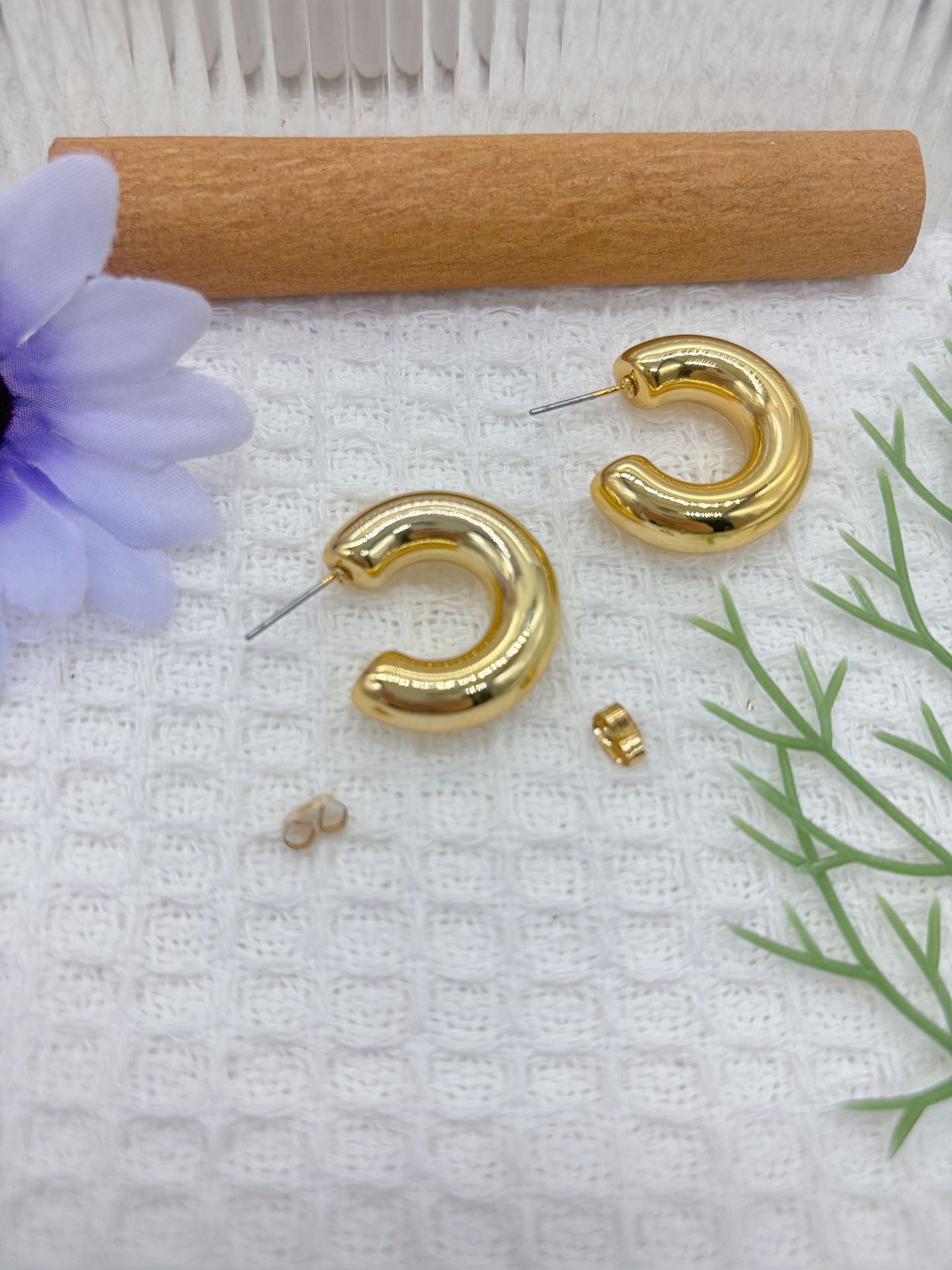 Wholesale Hollow Drop Stud Earrings For Women Chic Golden Alloy Design Everyday Wear Jewelry Accessory