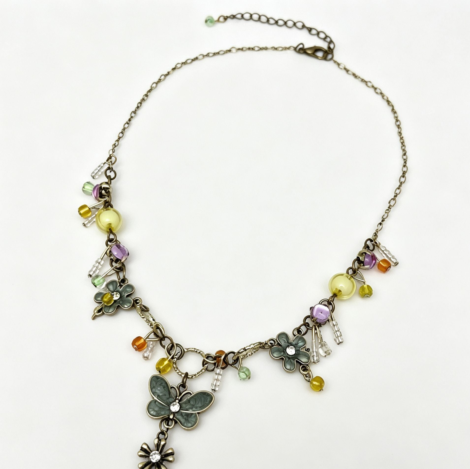 Wholesale Retro Distressed Light Gold Alloy Pendant Collarbone Necklace Blue Butterfly Flower Bead Design Trendy Jewelry Accessory For Women