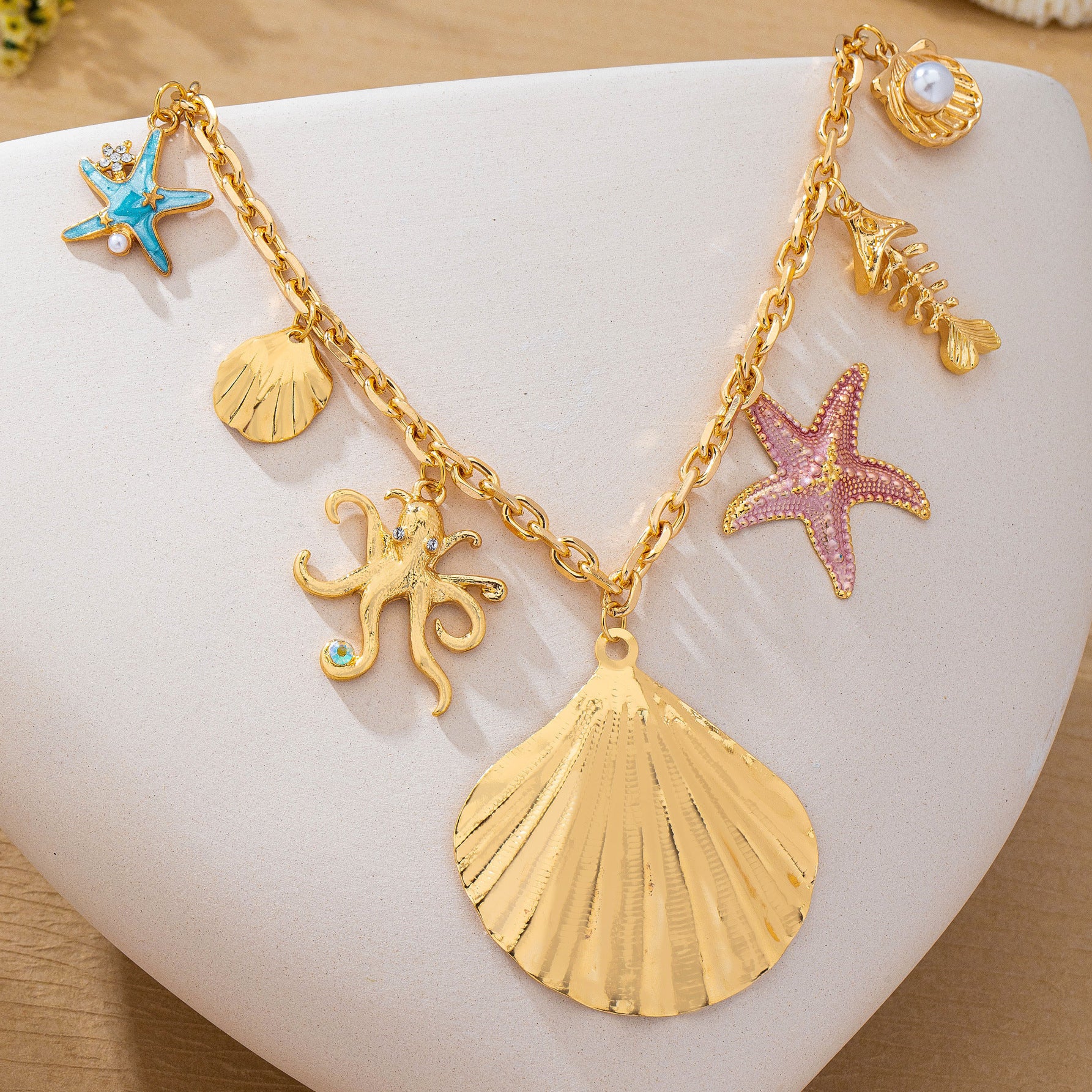 Wholesale Bohemian Ocean Themed Shell Starfish Octopus Multi Pendant Necklace Gold Plated Zinc Alloy Chic Vacation Style Jewelry Accessory