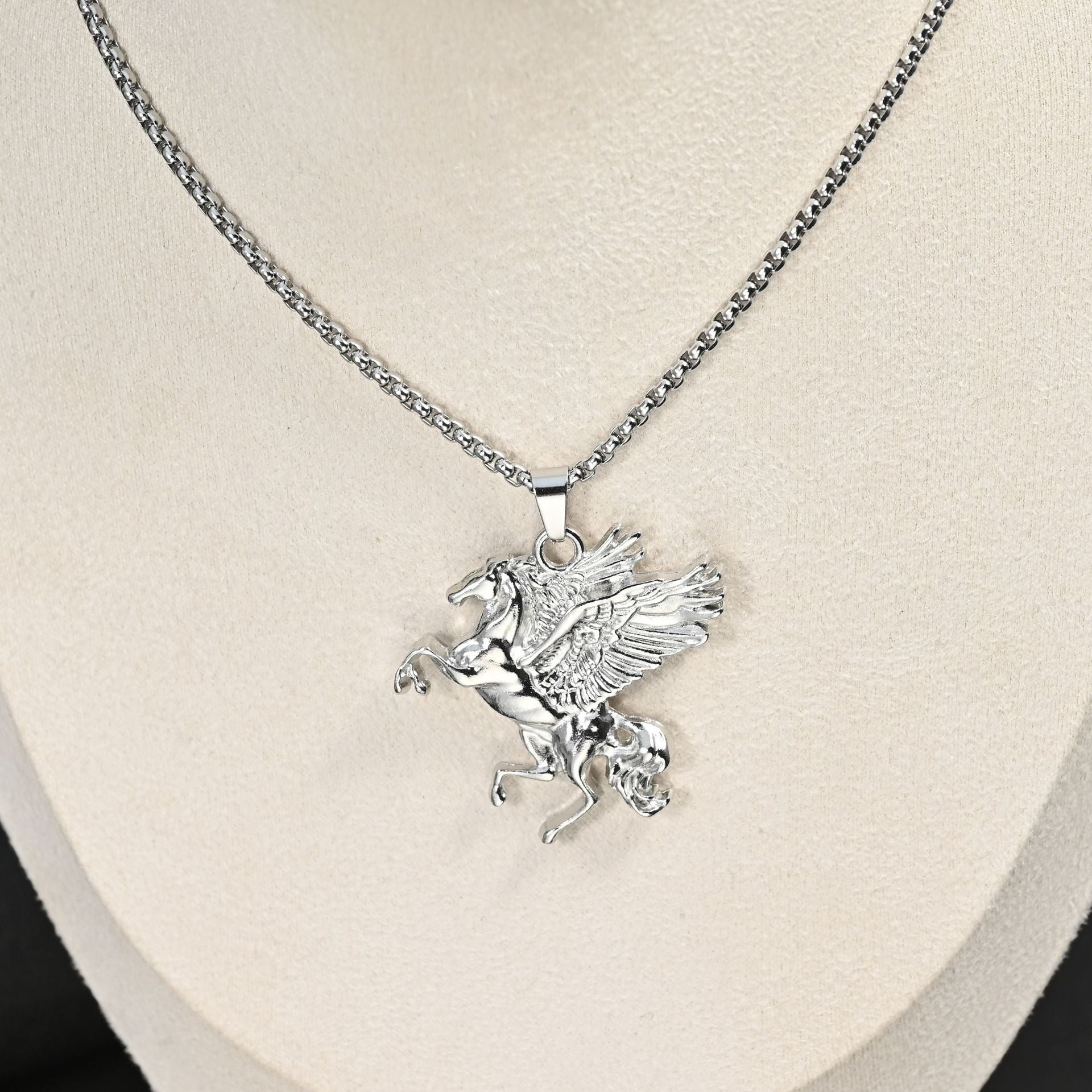 Wholesale Chinese Style Horse Zodiac Colorful Pendant Necklace Stainless Steel Clavicle Chain For Street Fashion Layering Jewelry