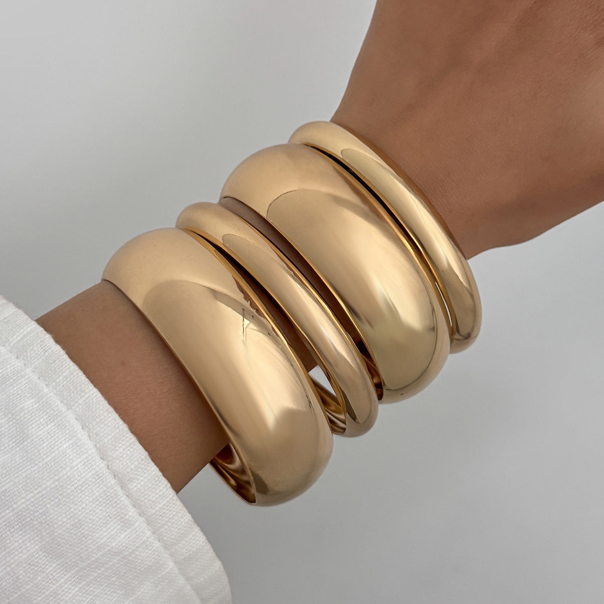 Wholesale 4 Piece Gold Metal Wide Band Bracelet Set European Style Chunky Spiral Bangle Fashion Jewelry Accessory For Gift And Boutique Resale