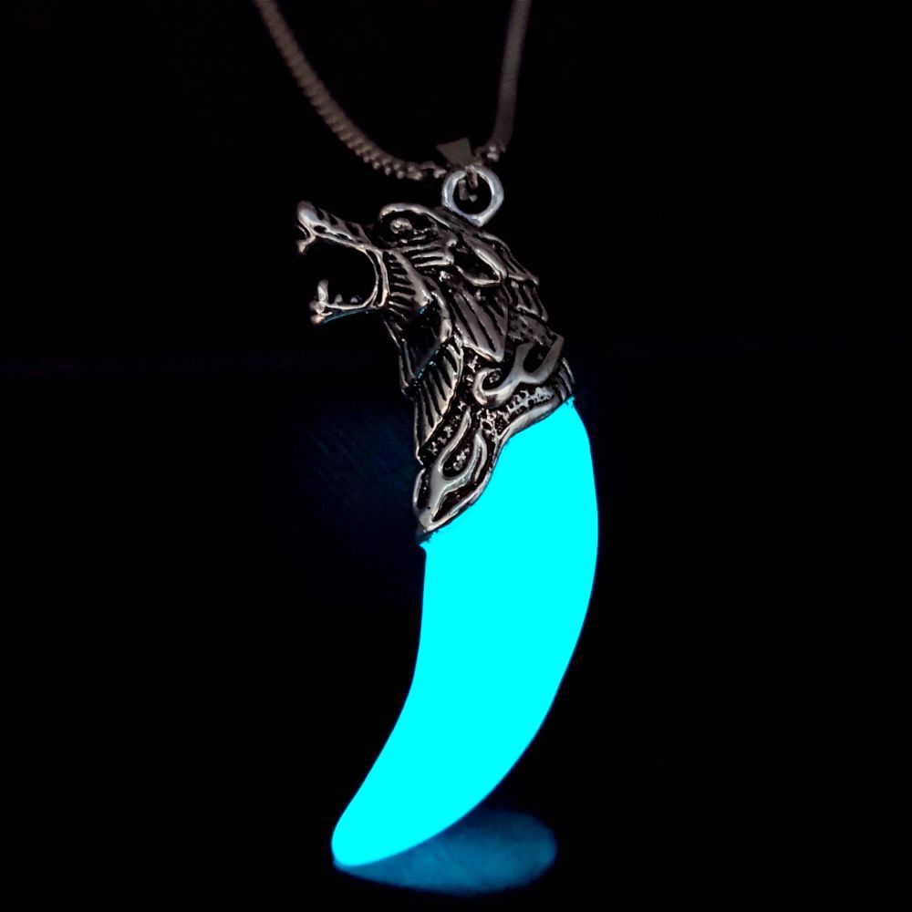 Wholesale Retro Luminous Wolf Tooth Men' s Pendant