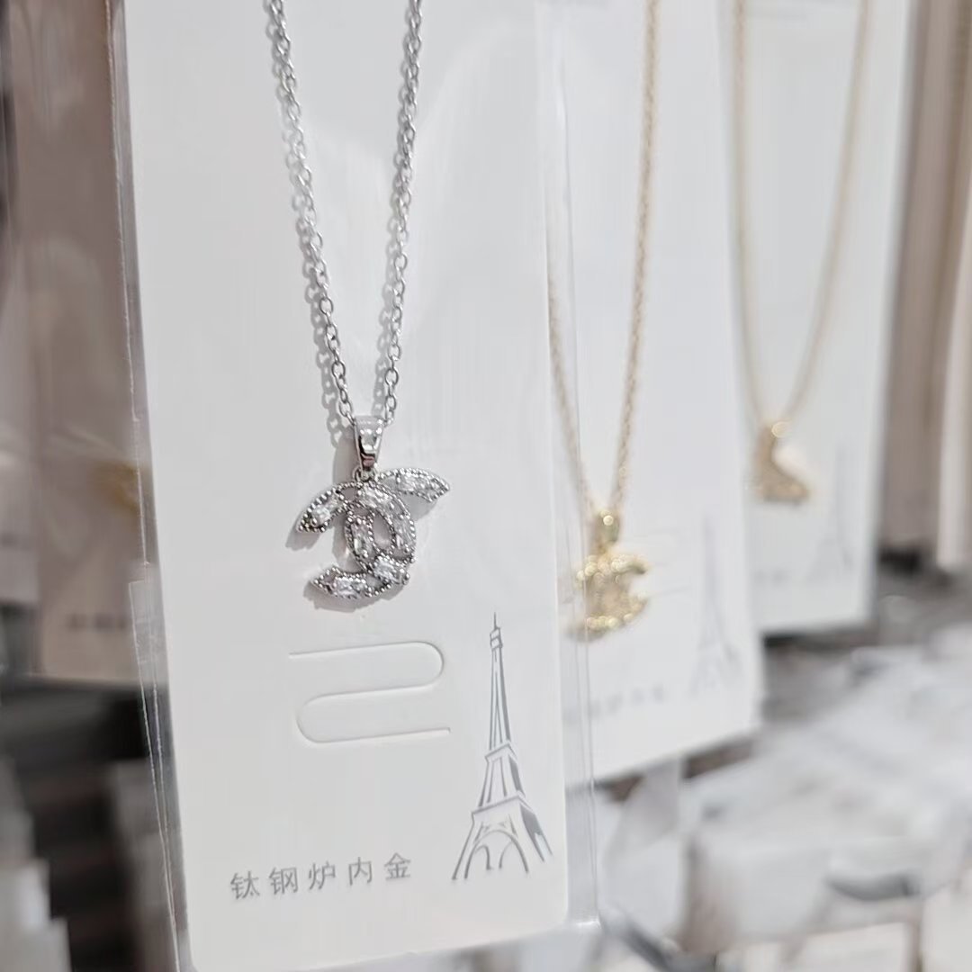 Wholesale Titanium Steel Zircon Blingbling Double C-shaped Light Luxury Necklace